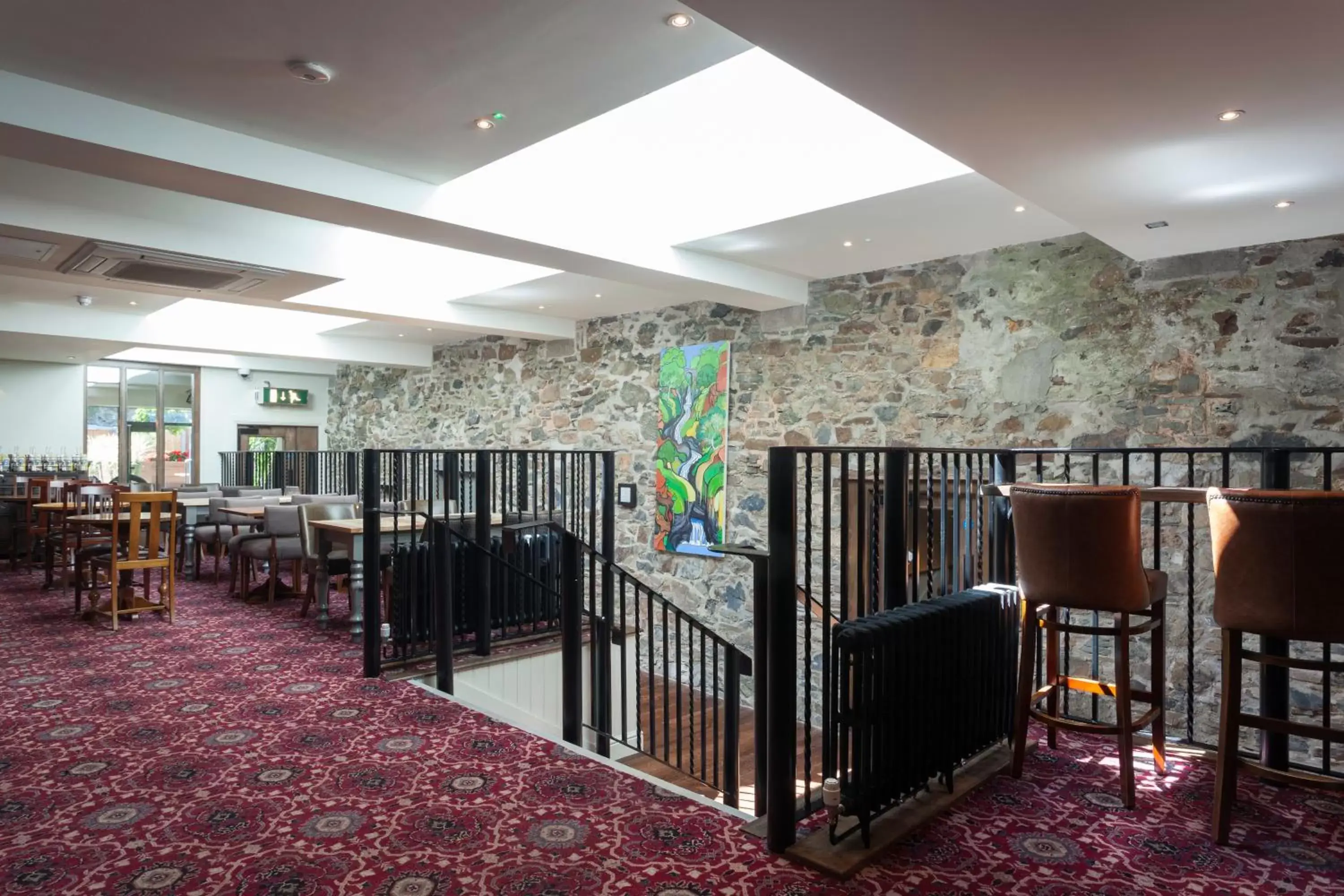 Restaurant/places to eat, Lounge/Bar in The White Hart Hotel Wetherspoon