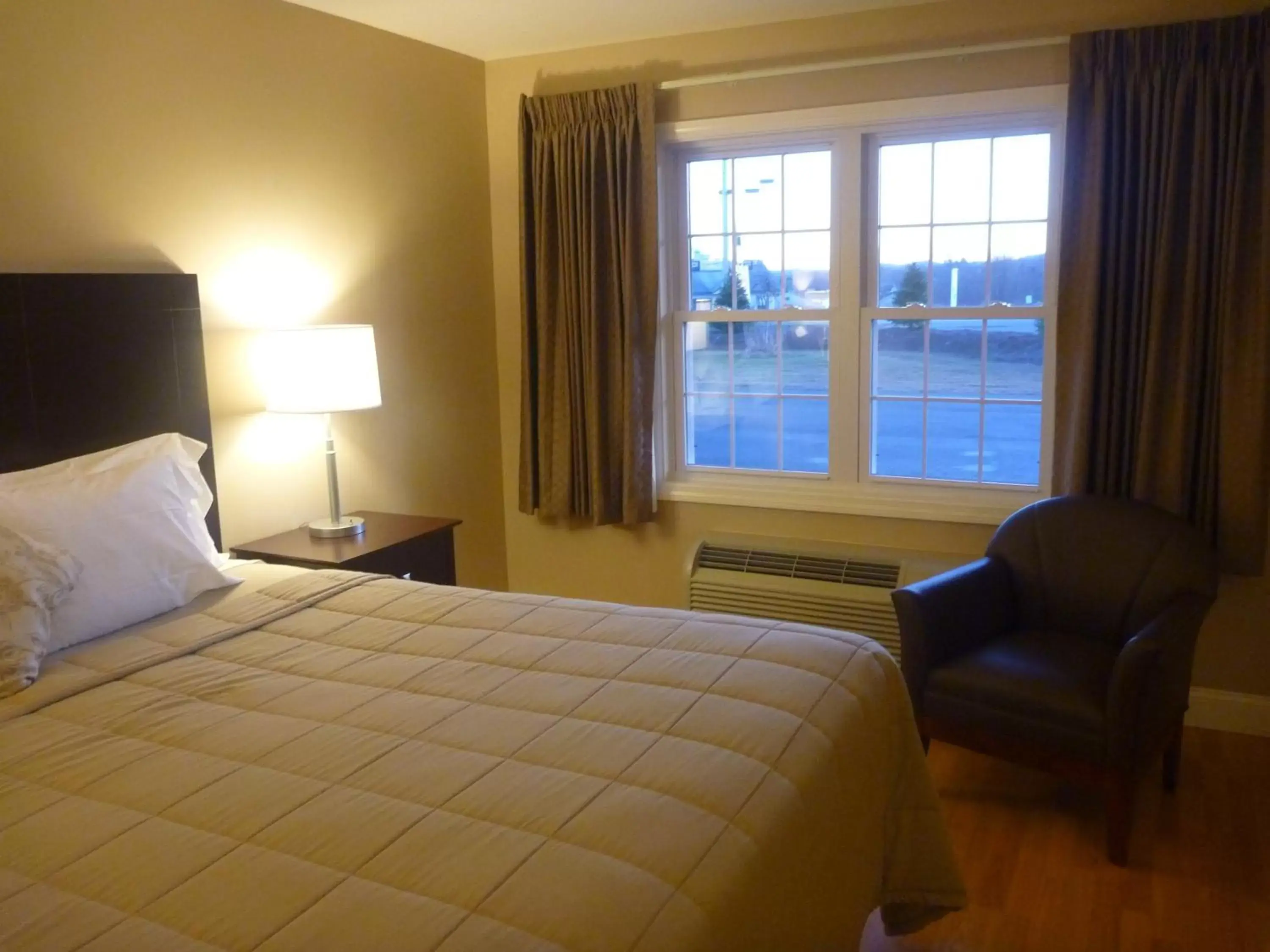 Bedroom, Bed in Yankee Clipper Motel