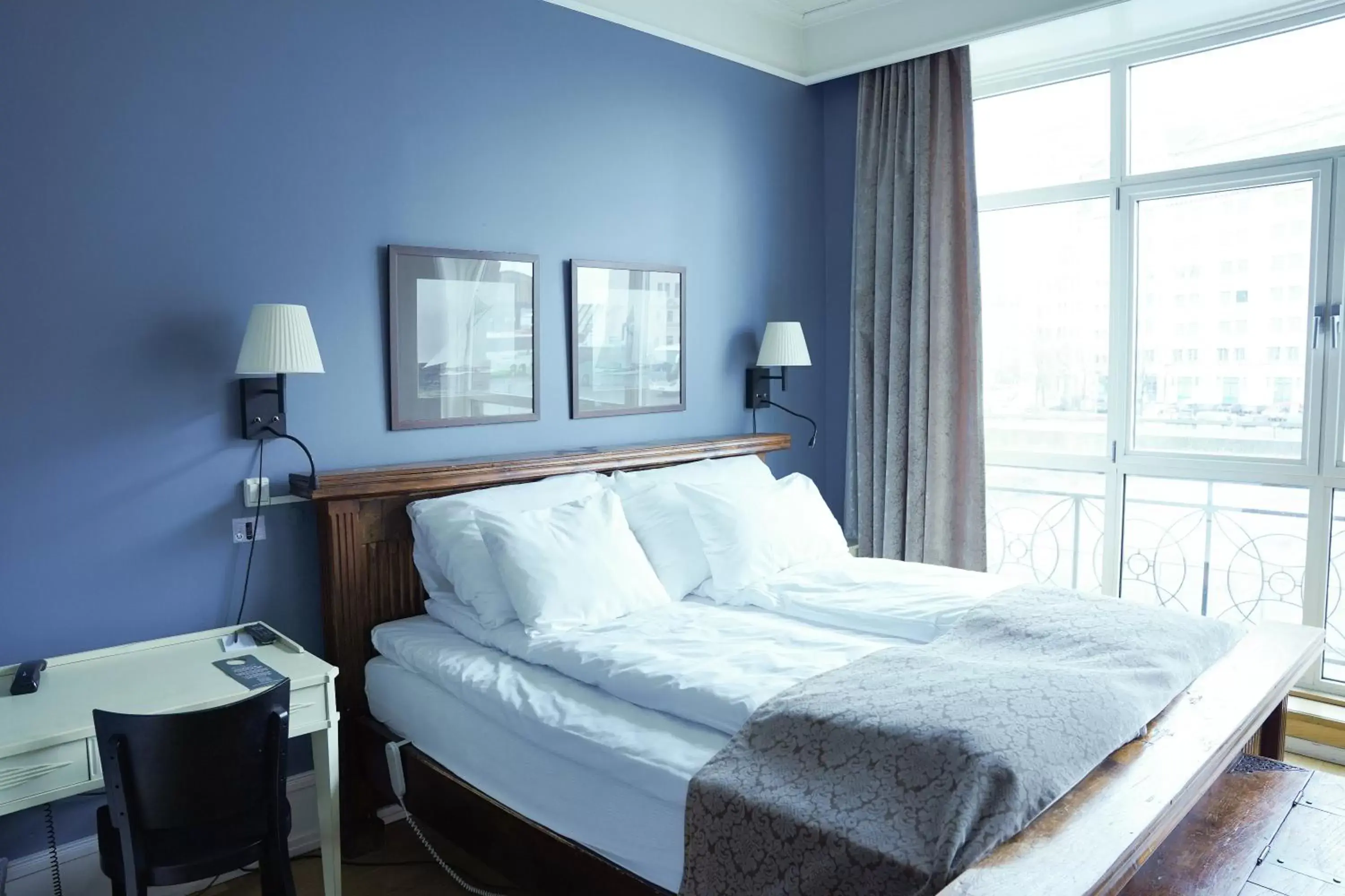 Bed, Seating Area in Clarion Collection Hotel Bastion