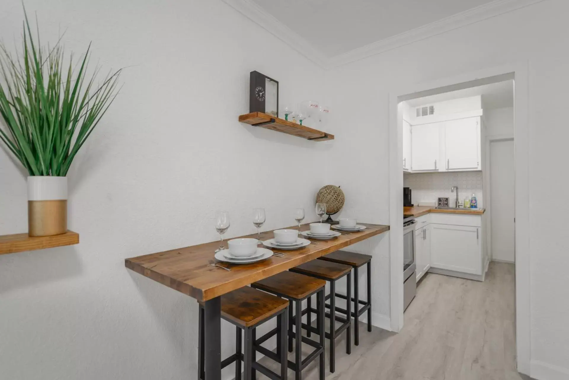 Kitchen or kitchenette, Kitchen/Kitchenette in Alani Bay Villas