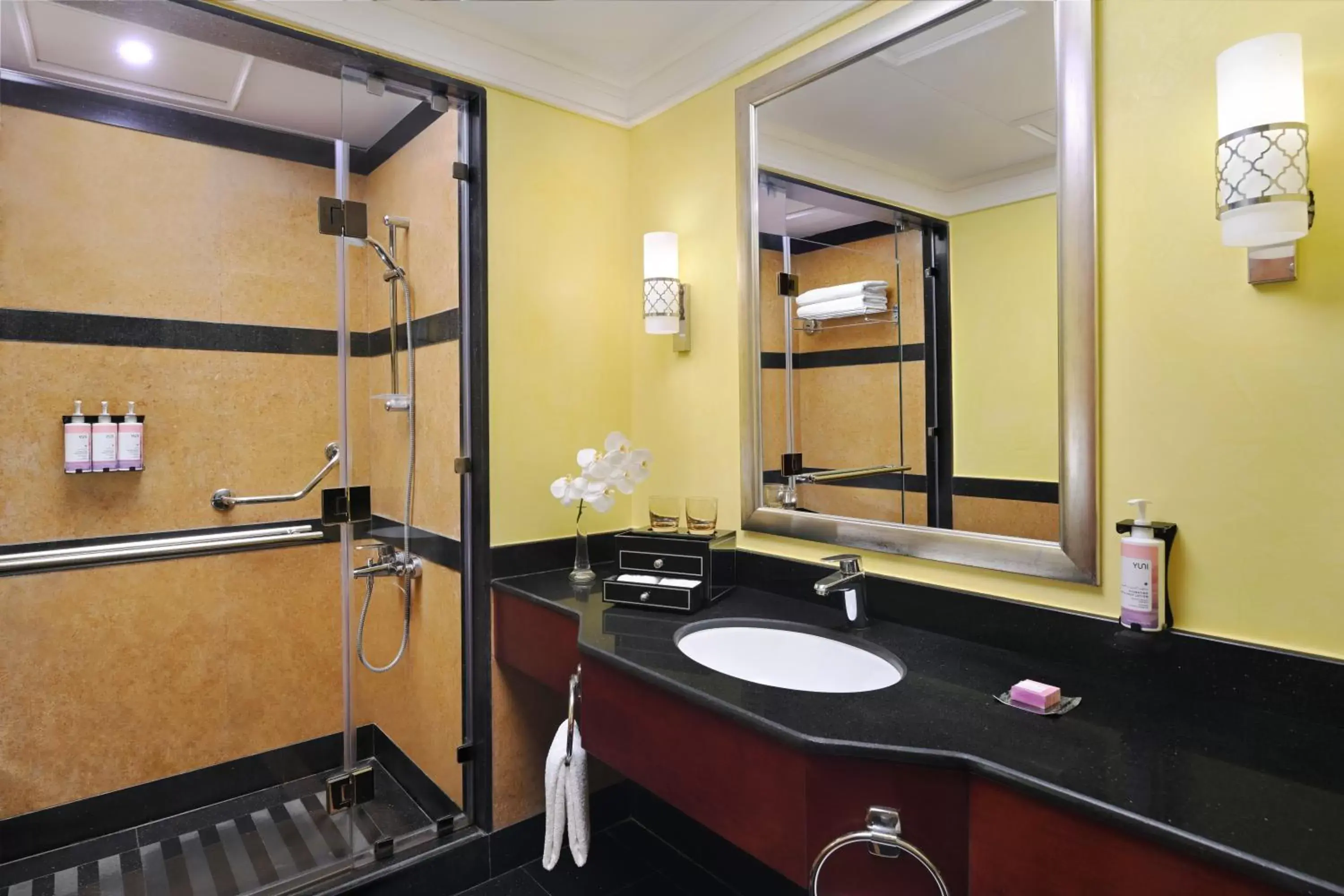 Shower, Bathroom in Mövenpick Hotel City Star Jeddah