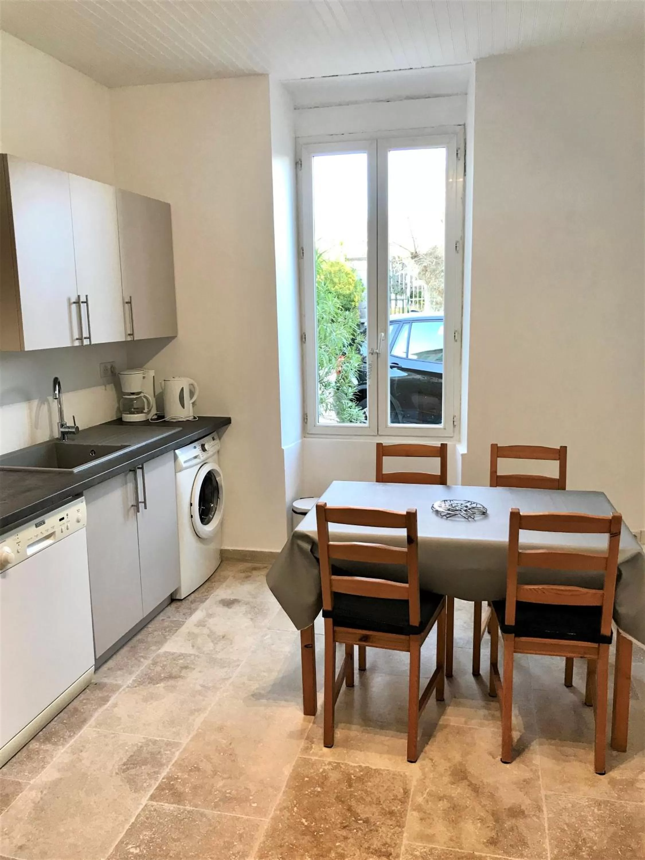 Kitchen or kitchenette in Domaine de l'Aufrene