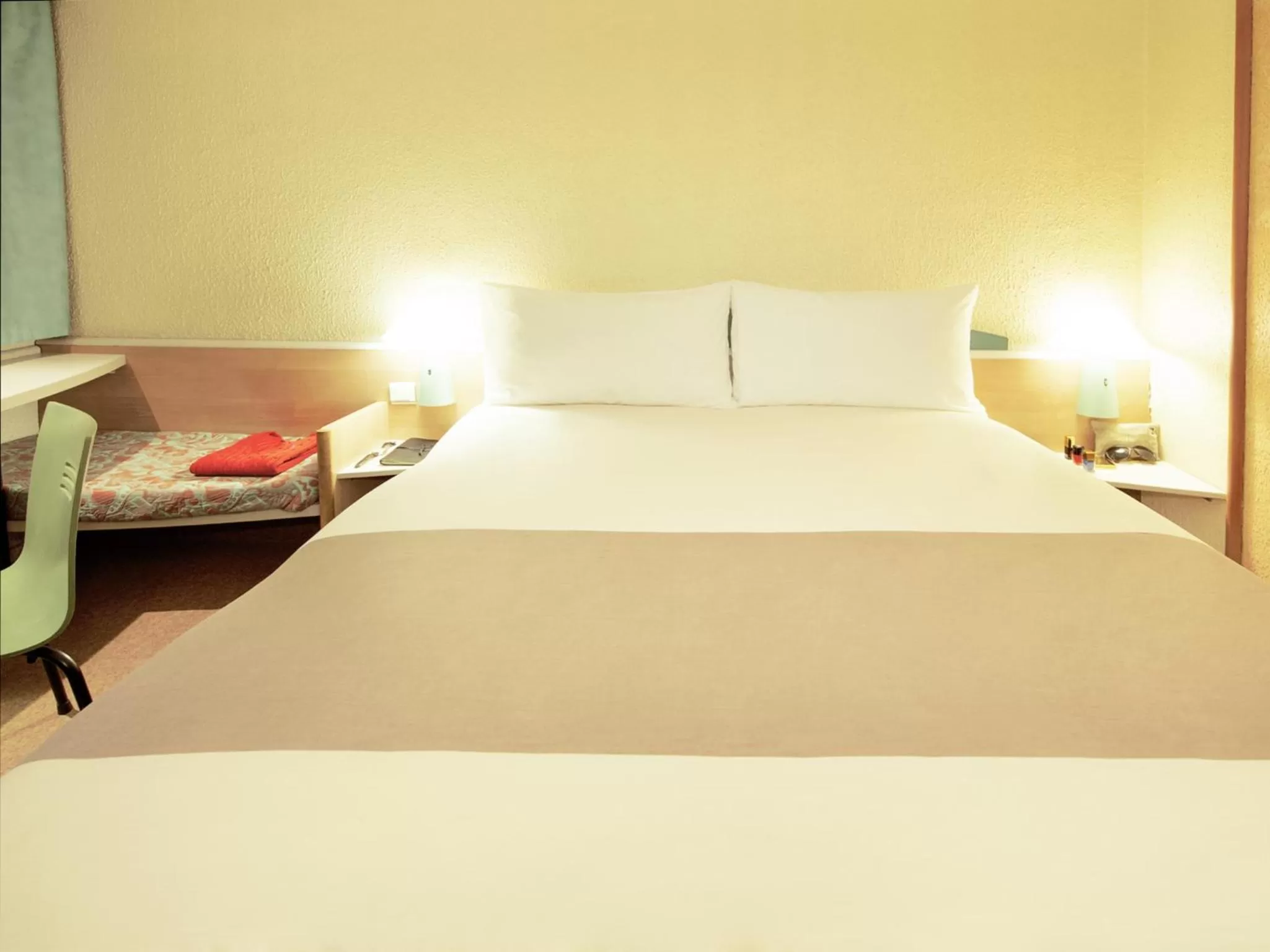 Bed in Hotel ibis Setubal