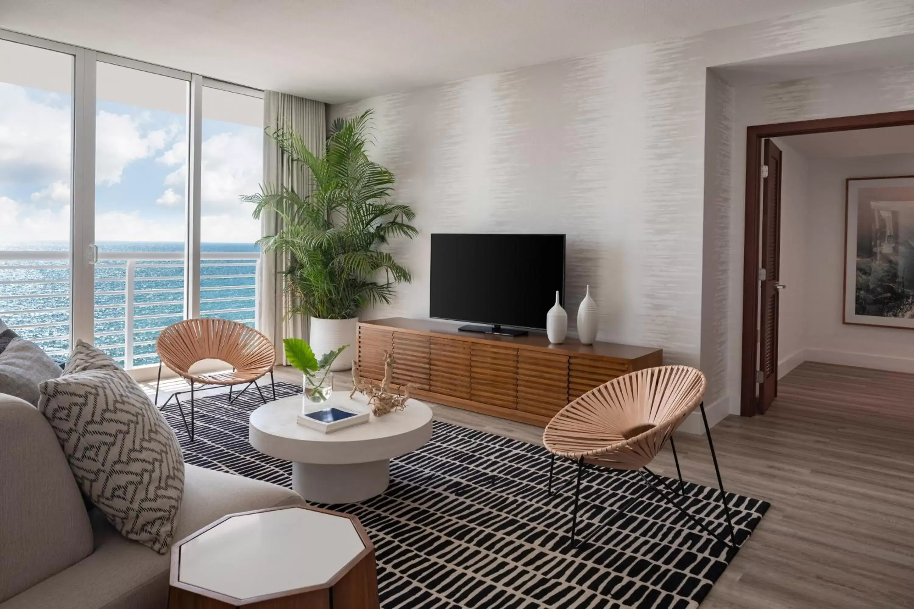 Living room, Seating Area in The Westin Fort Lauderdale Beach Resort
