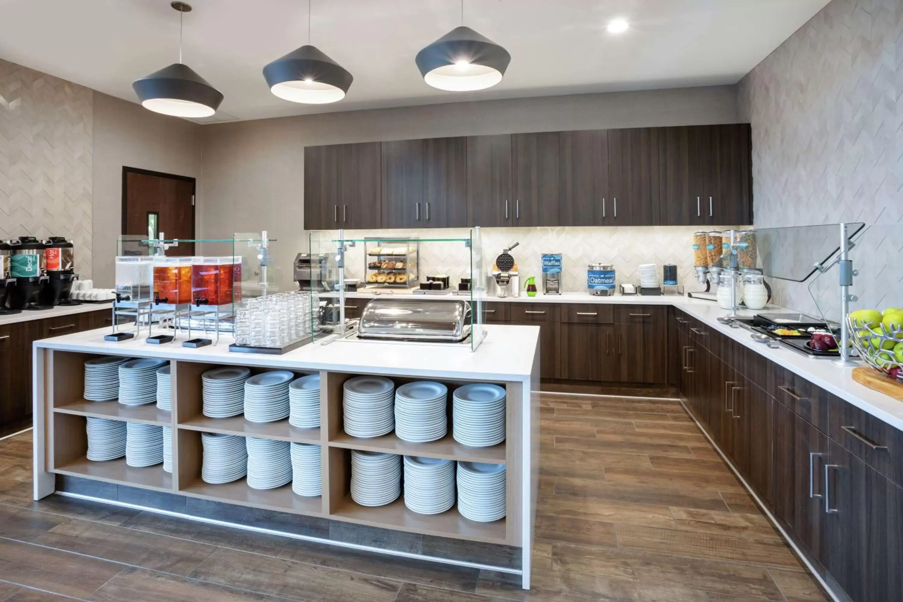 Breakfast, Kitchen/Kitchenette in Homewood Suites By Hilton Edina Minneapolis