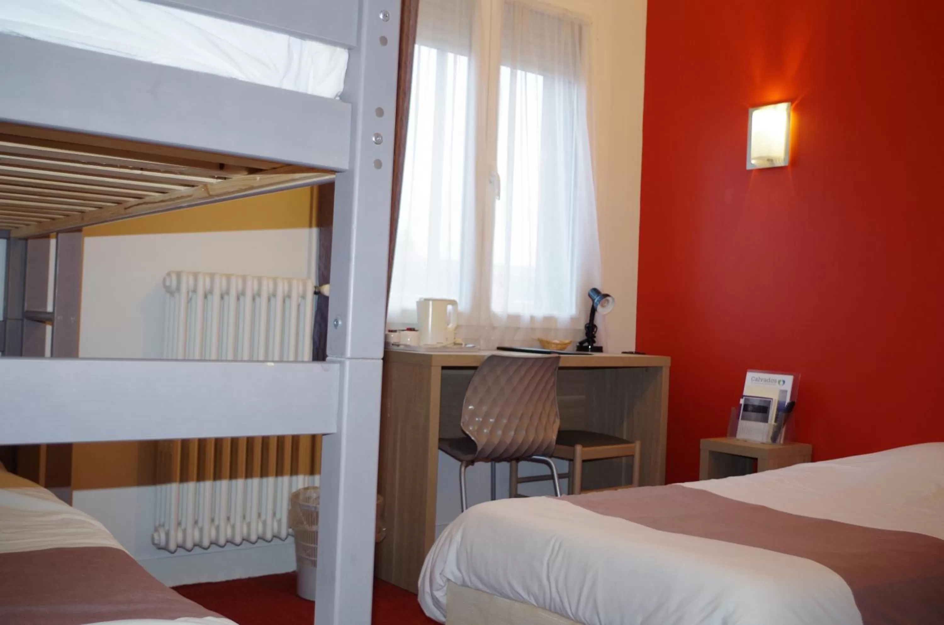 Photo of the whole room, Bed in The Originals City, Hôtel Le Savoy, Caen