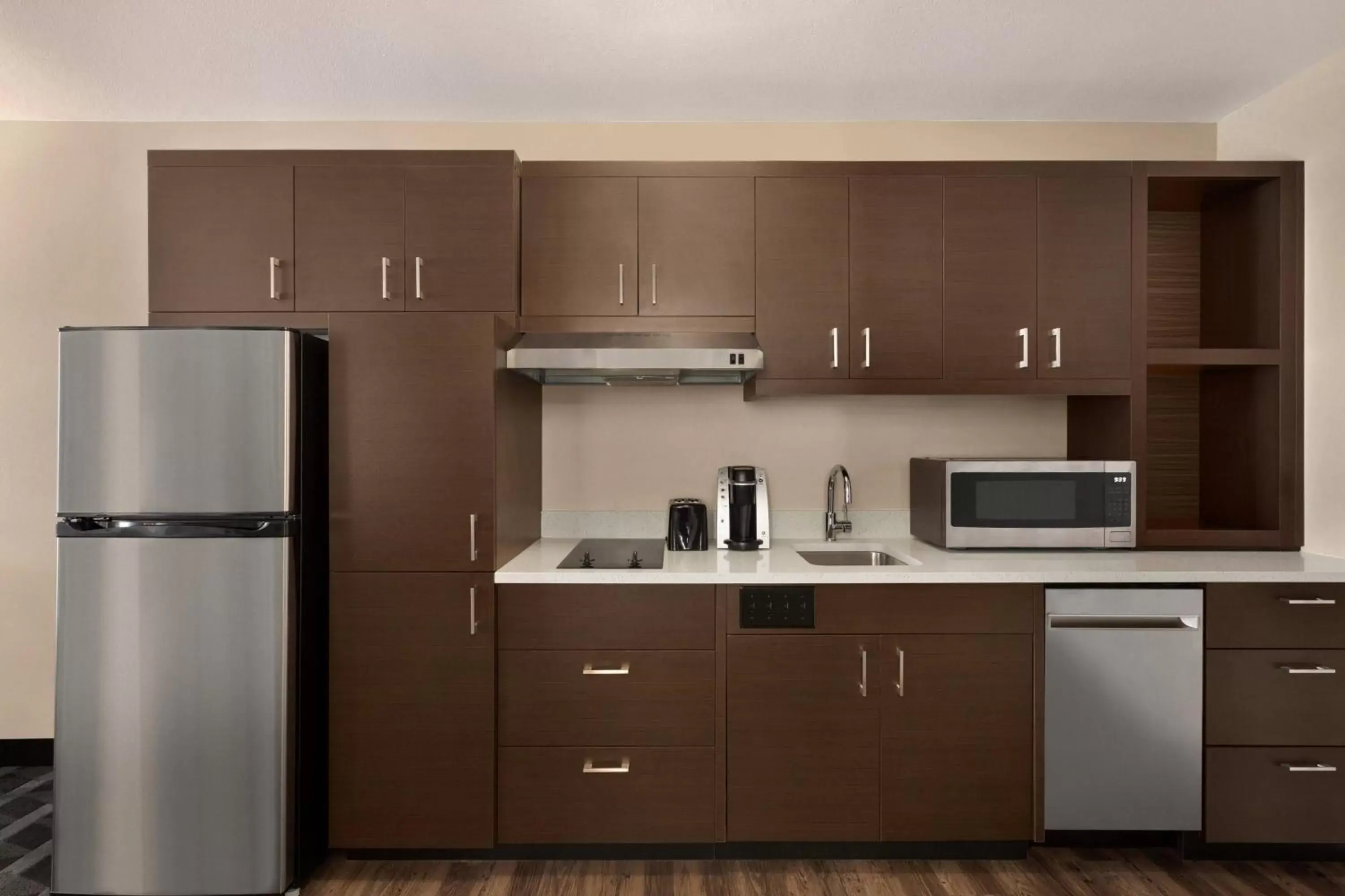 Kitchen or kitchenette, Kitchen/Kitchenette in TownePlace Suites by Marriott Cedar Rapids Marion