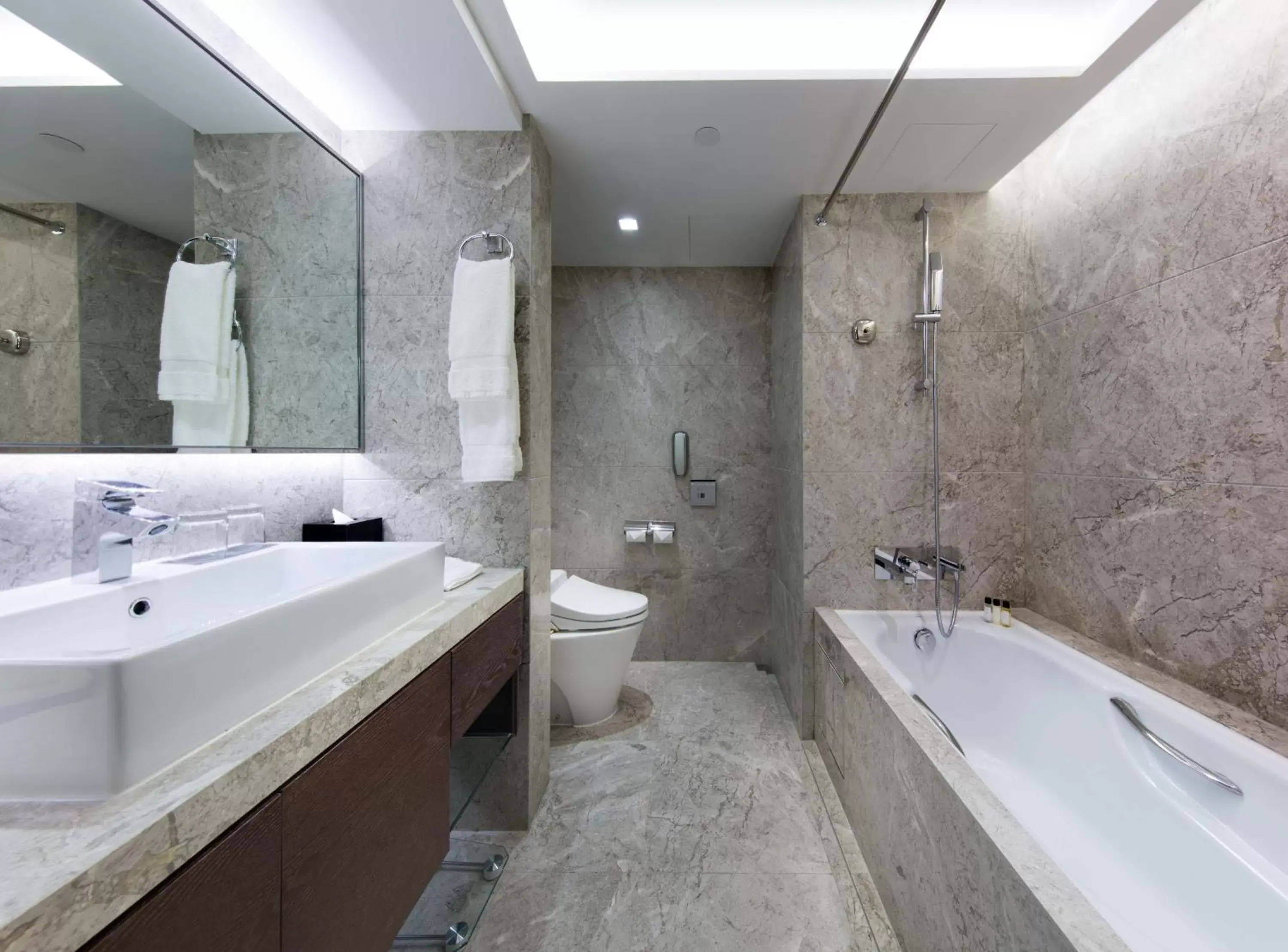 Bathroom in New World Millennium Hong Kong Hotel