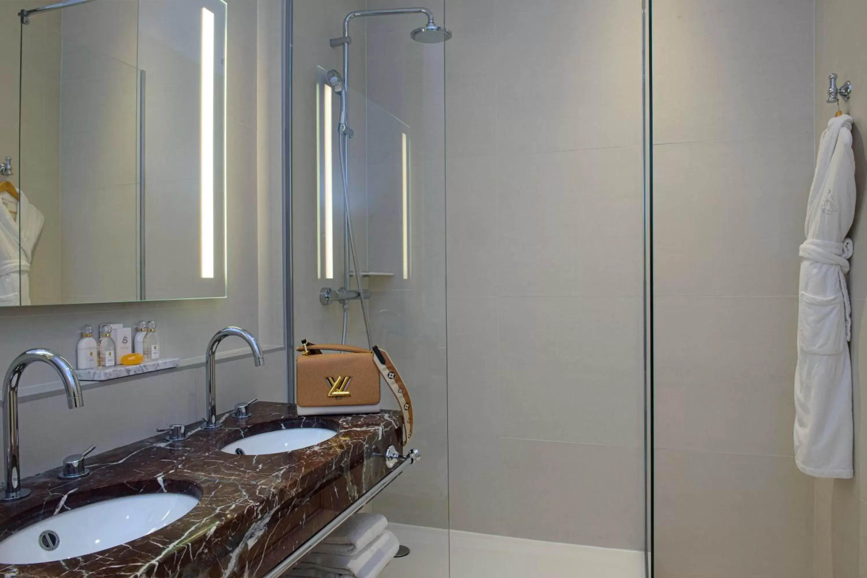 Shower, Bathroom in Hôtel Alfred Sommier