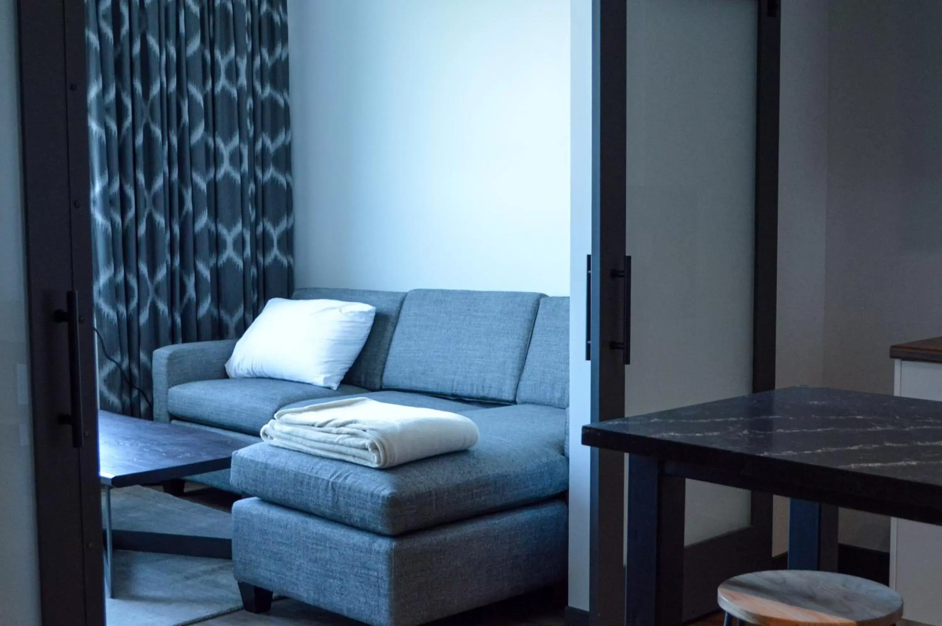 Living room, Seating Area in Cannery Lofts Niagara