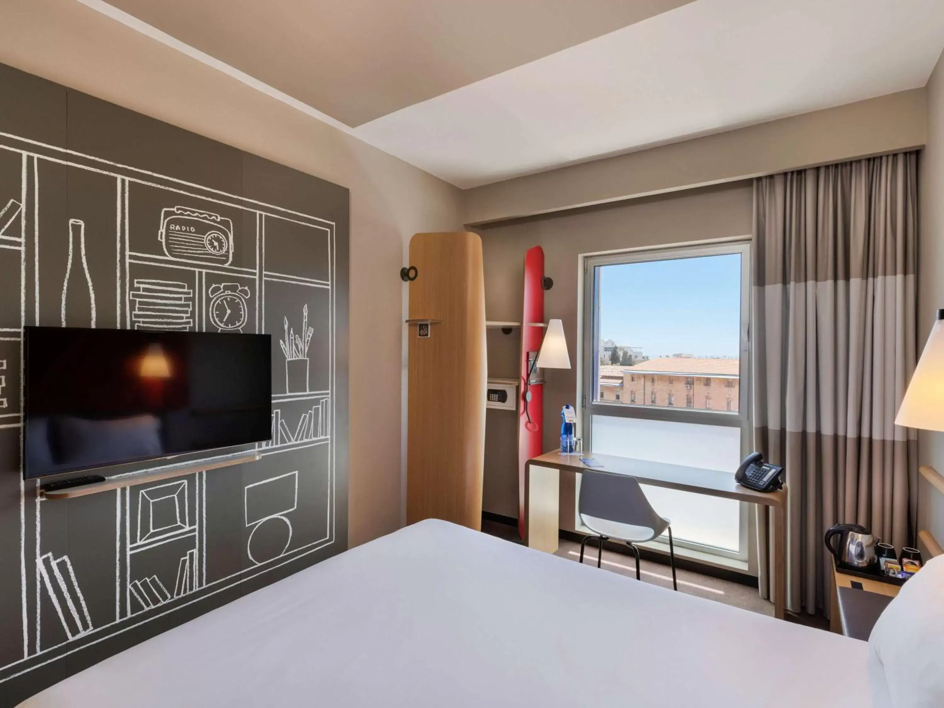 Photo of the whole room, TV/Entertainment Center in ibis Jerusalem city Center - An AccorHotels Brand