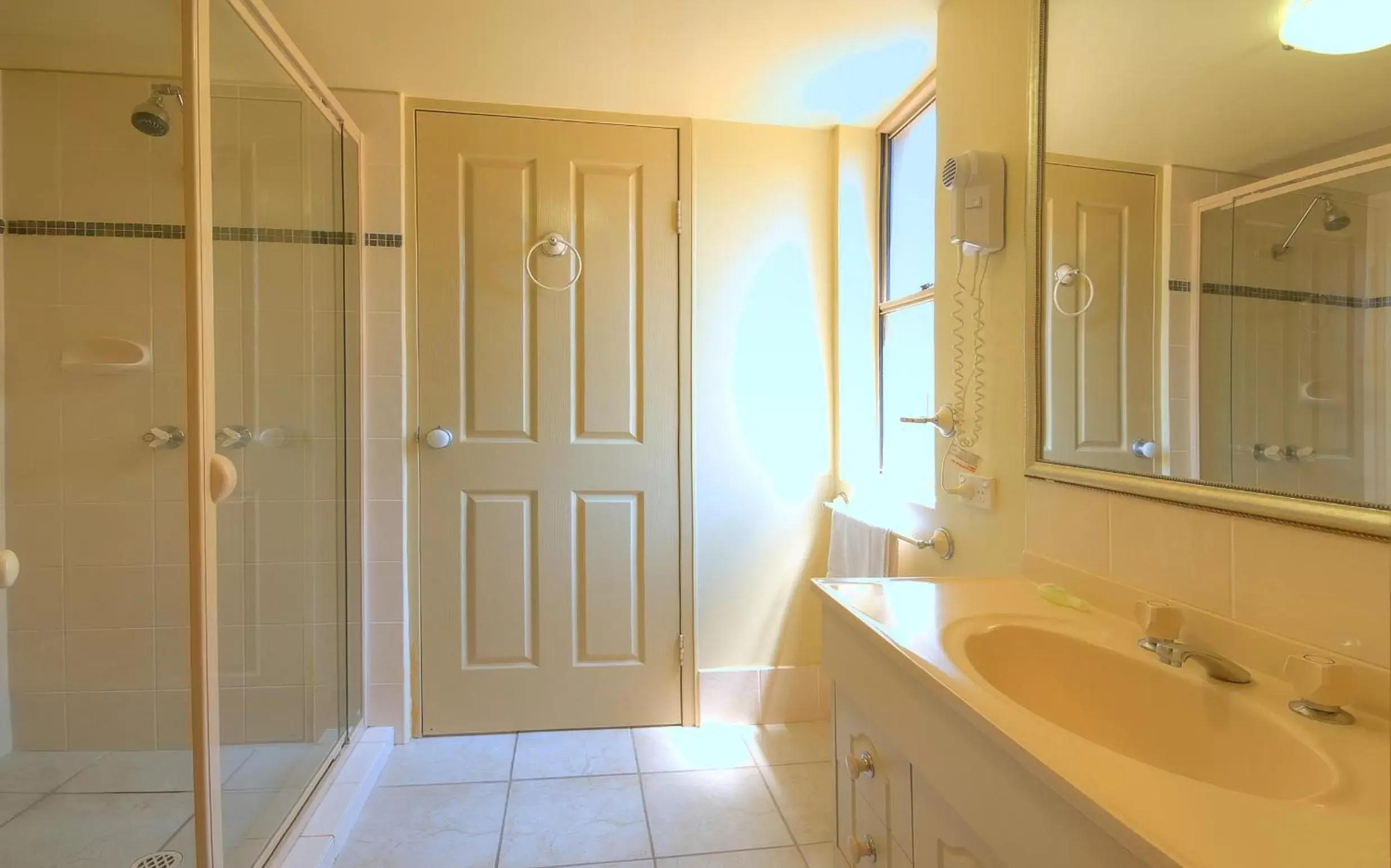 Shower, Bathroom in Bila Vista Holiday Apartments
