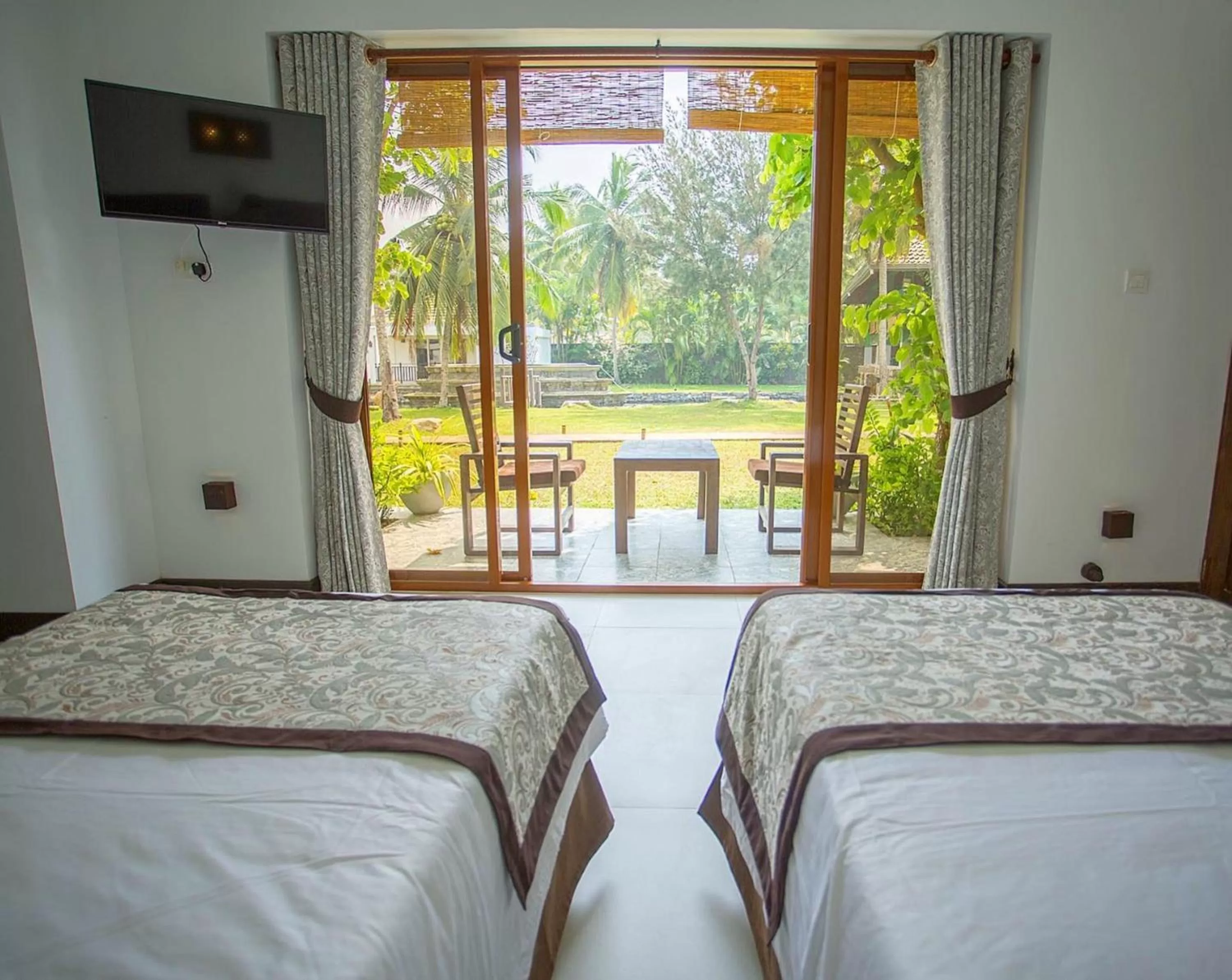 Garden, Bed in Amaluna Resorts