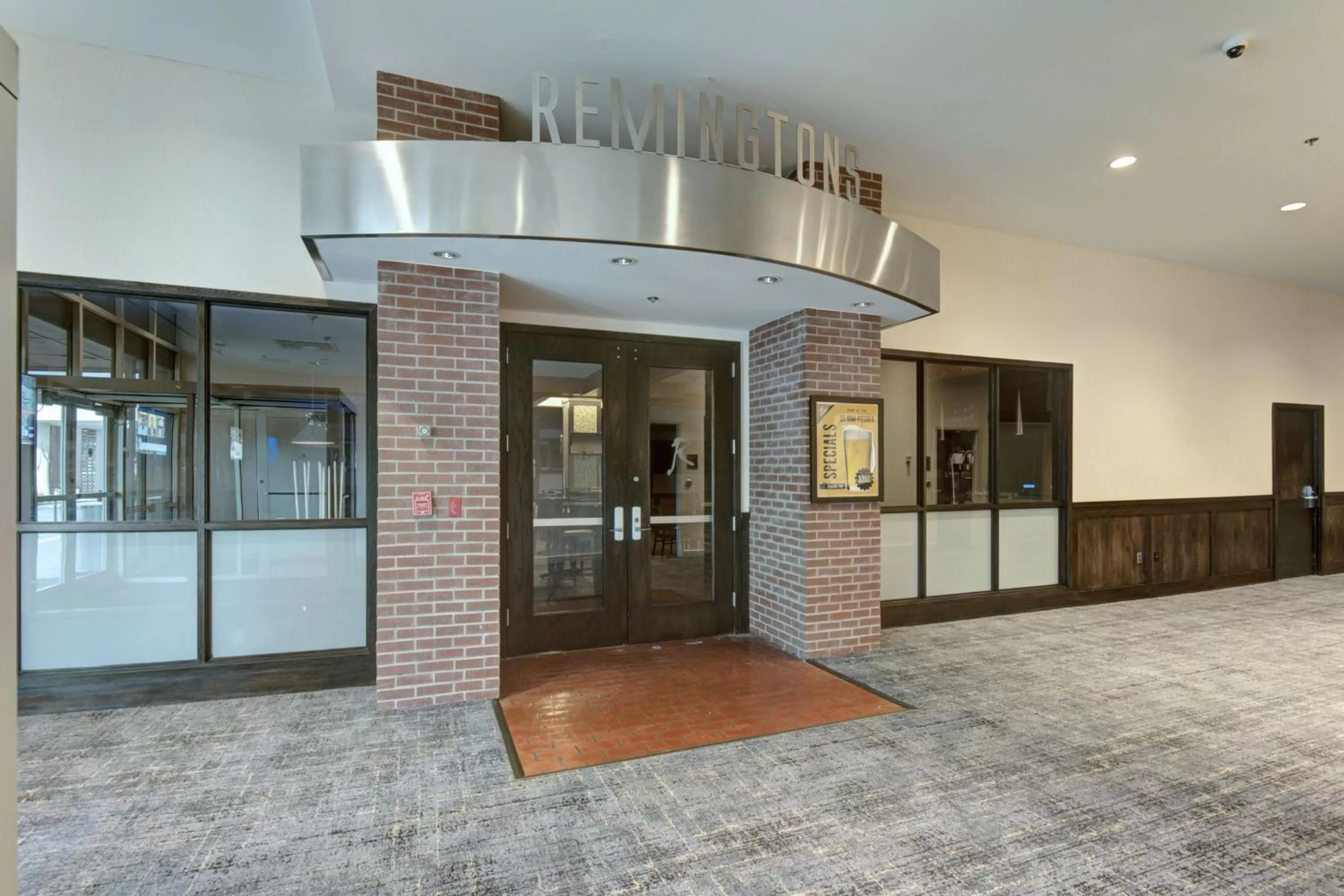 Lounge or bar in Tulsa Marriott Southern Hills