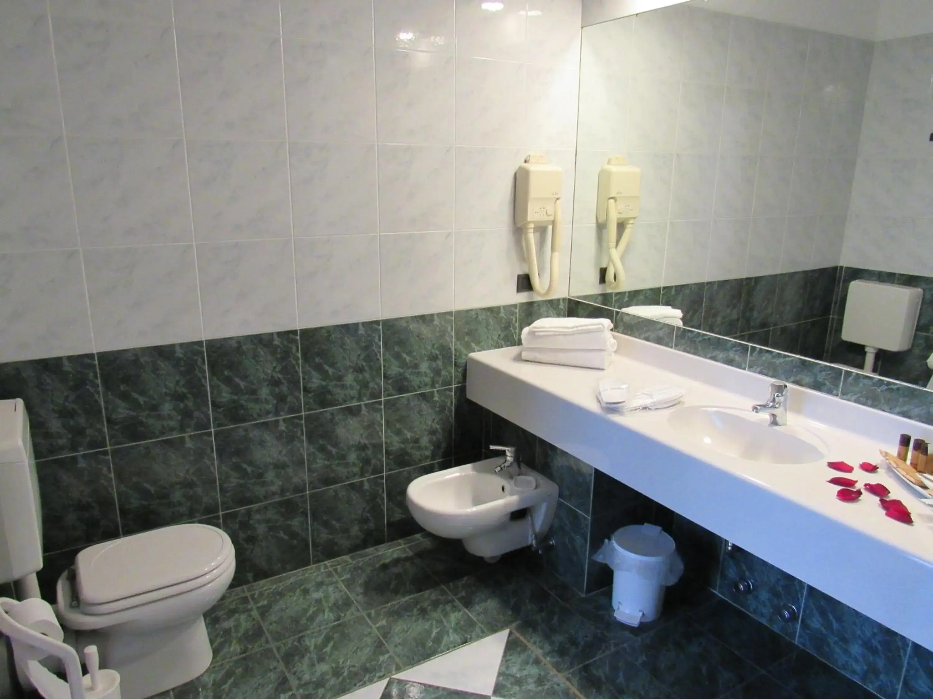 Bathroom in Green Hotel