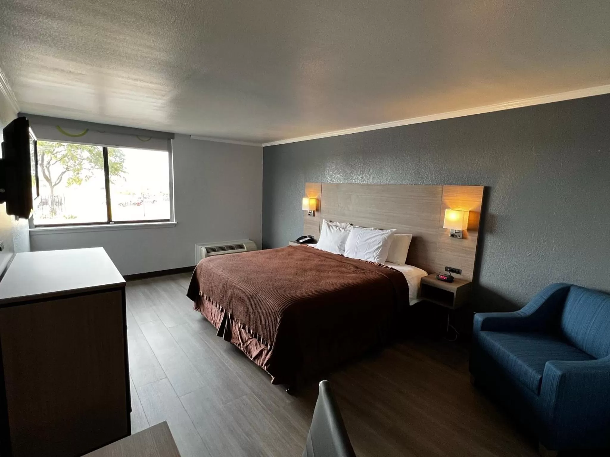 Bed in Super 8 by Wyndham Fort Worth Entertainment District