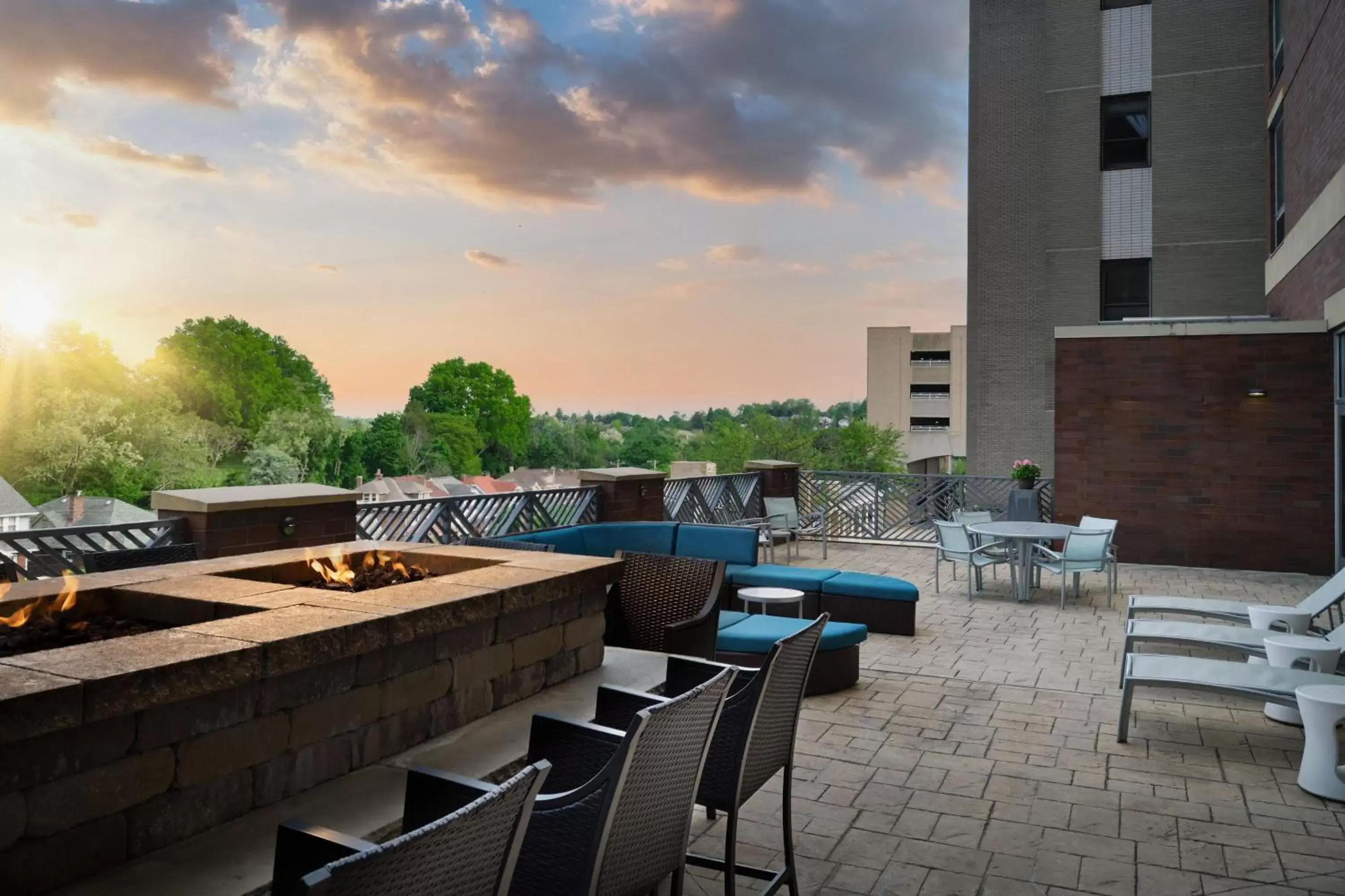 Property building in SpringHill Suites by Marriott Pittsburgh Mt. Lebanon
