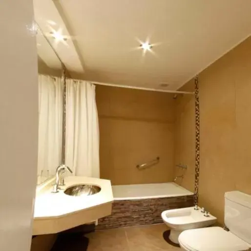 Bathroom in Tritone Hotel