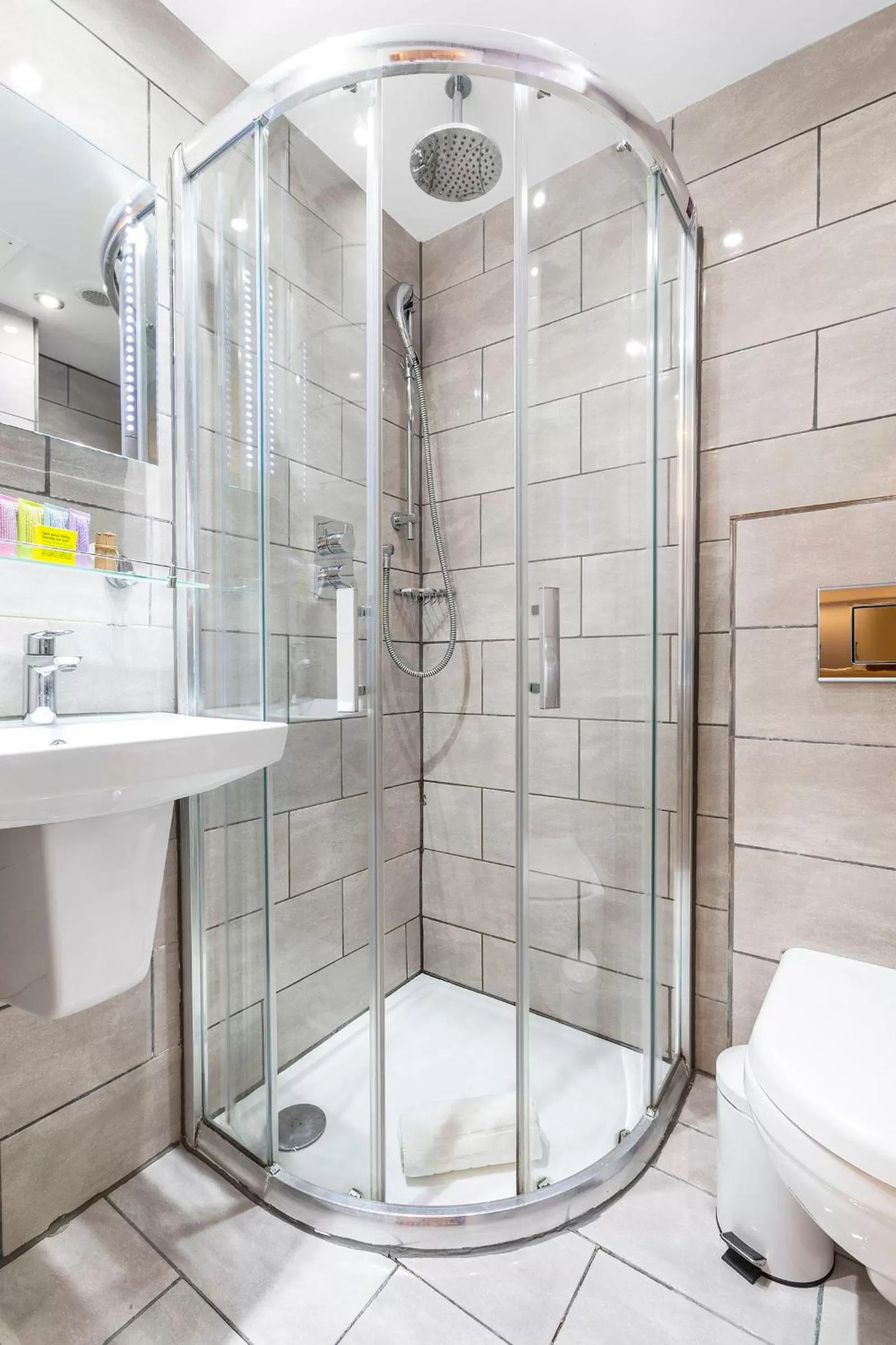 Bathroom in Hotel Shepherds Bush London