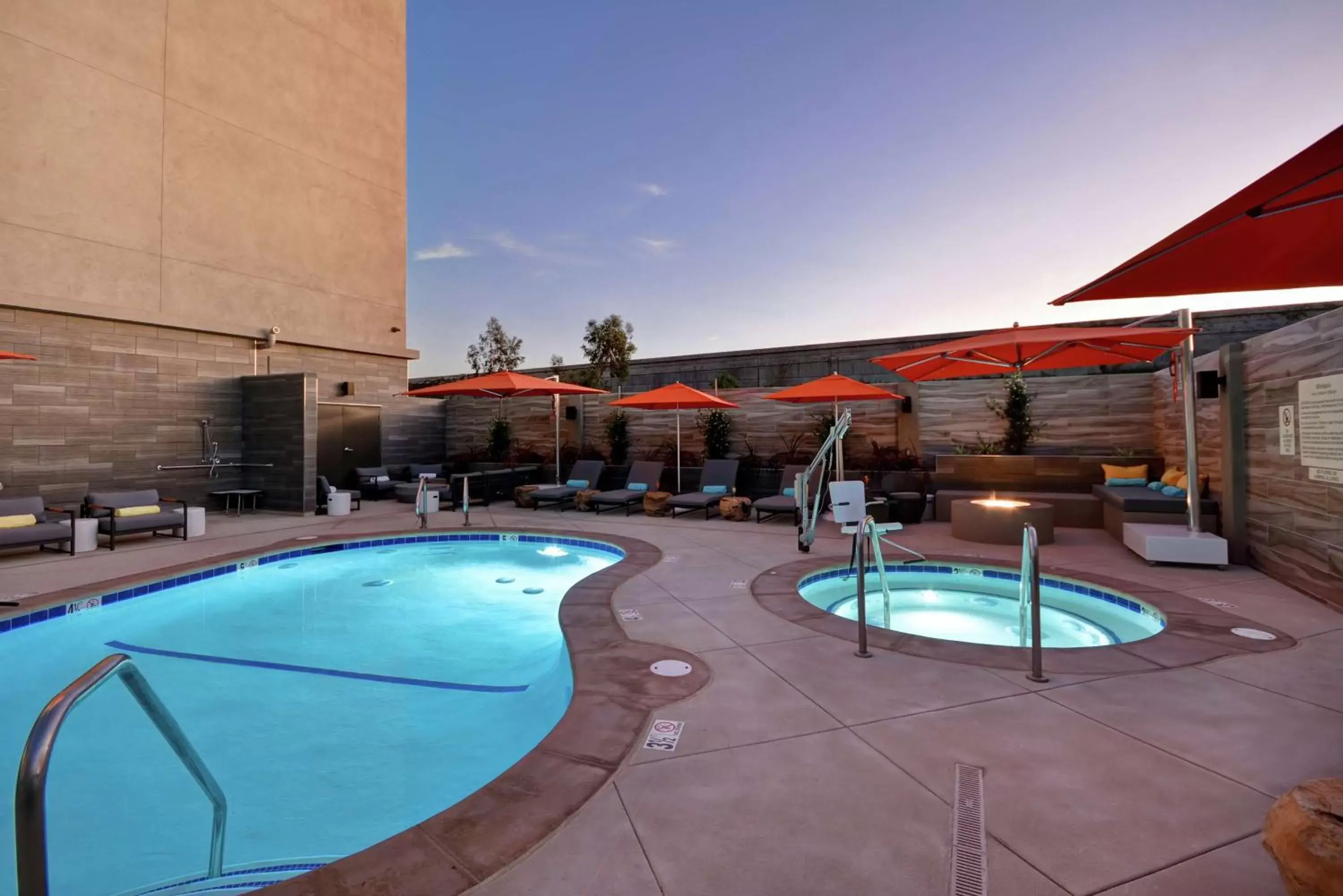 Pool view, Swimming Pool in Hampton Inn & Suites Los Angeles Burbank Airport
