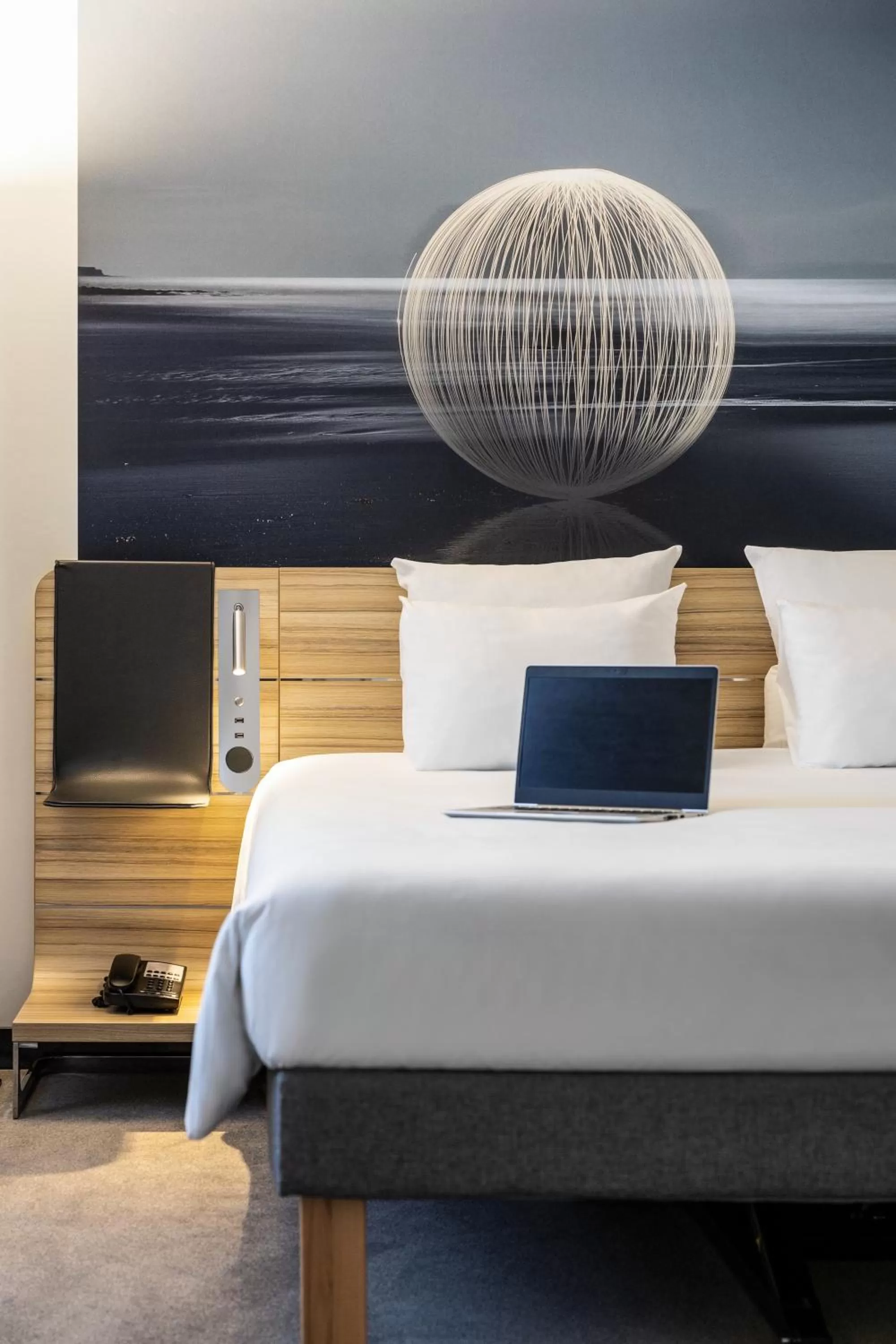 Bed in Hotel Novotel Brussels Off Grand Place