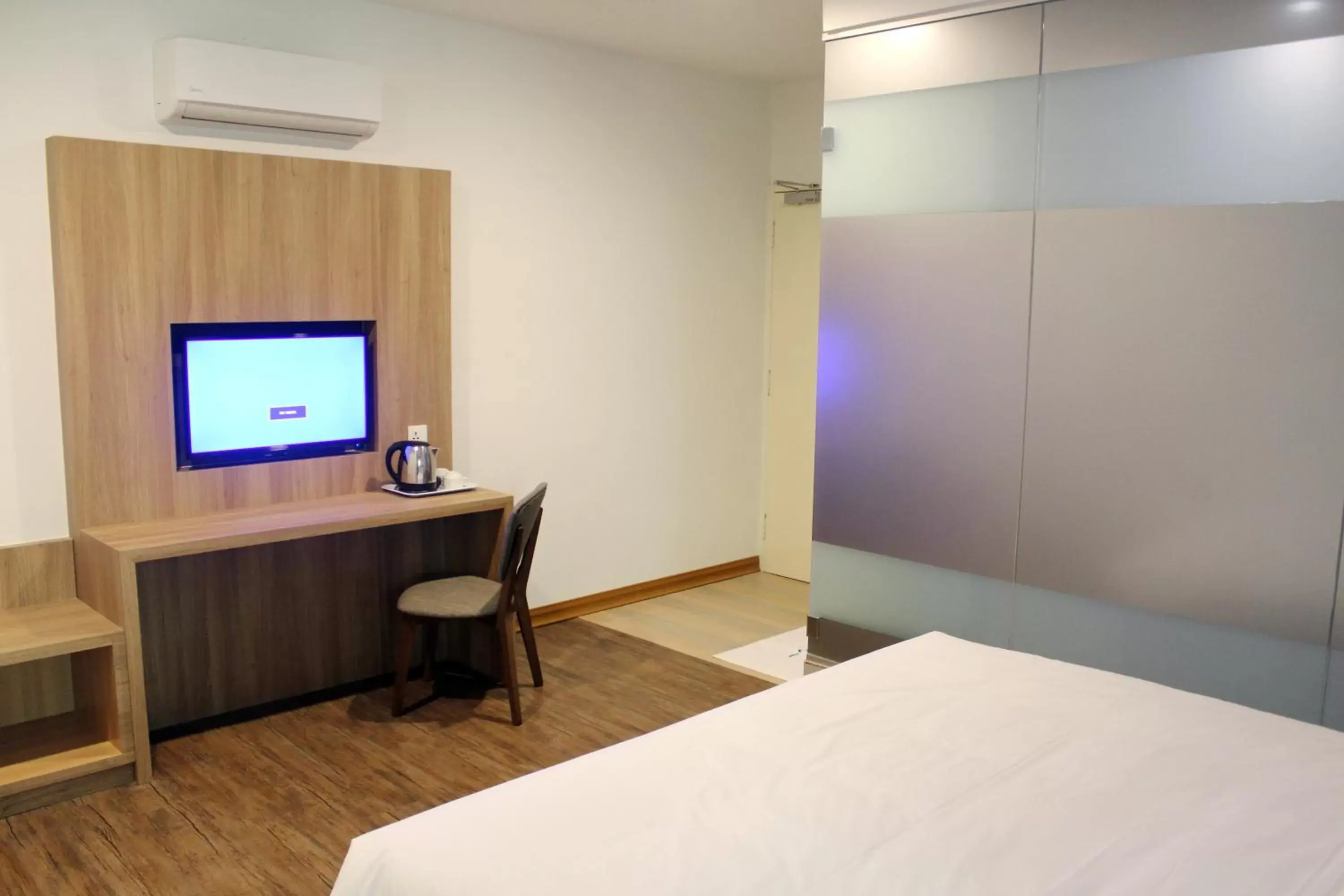 TV and multimedia, Bed in Greencity Hotel
