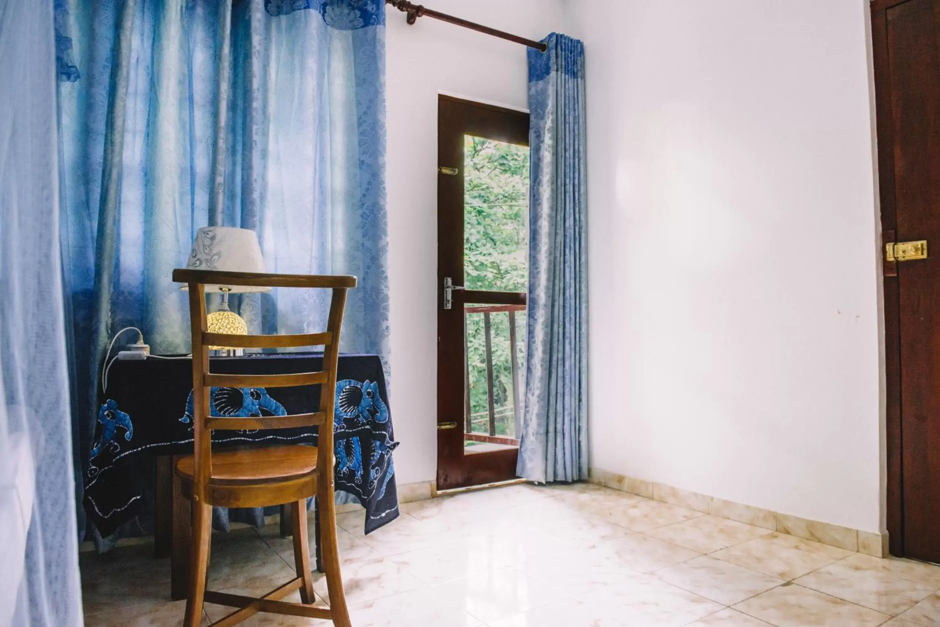 Deluxe Double Room with Balcony in Kadolana Guest House Deluxe Double Room with Balcony in Kadolana Guest House