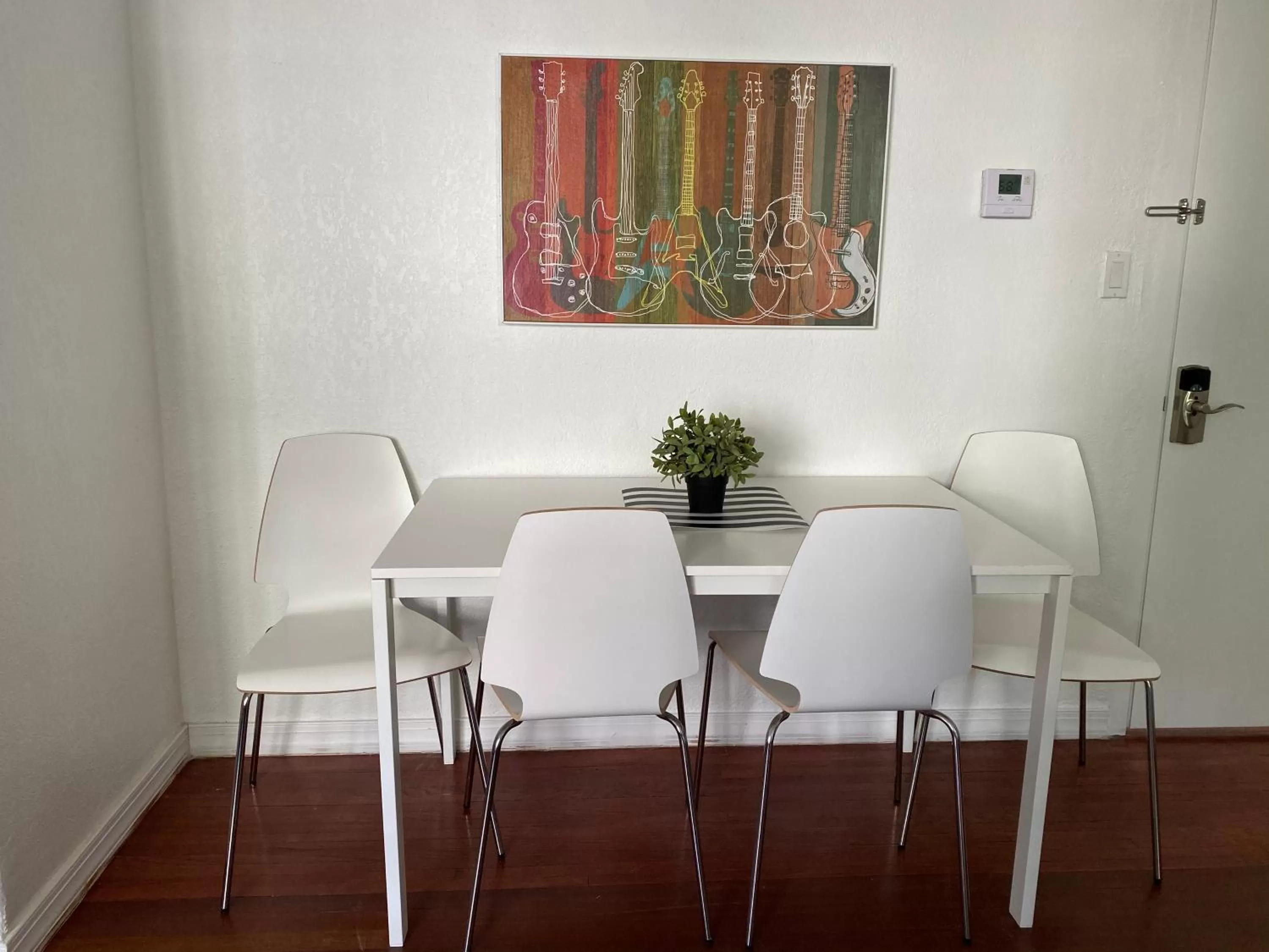 Dining area in Harding Boutique Apartments