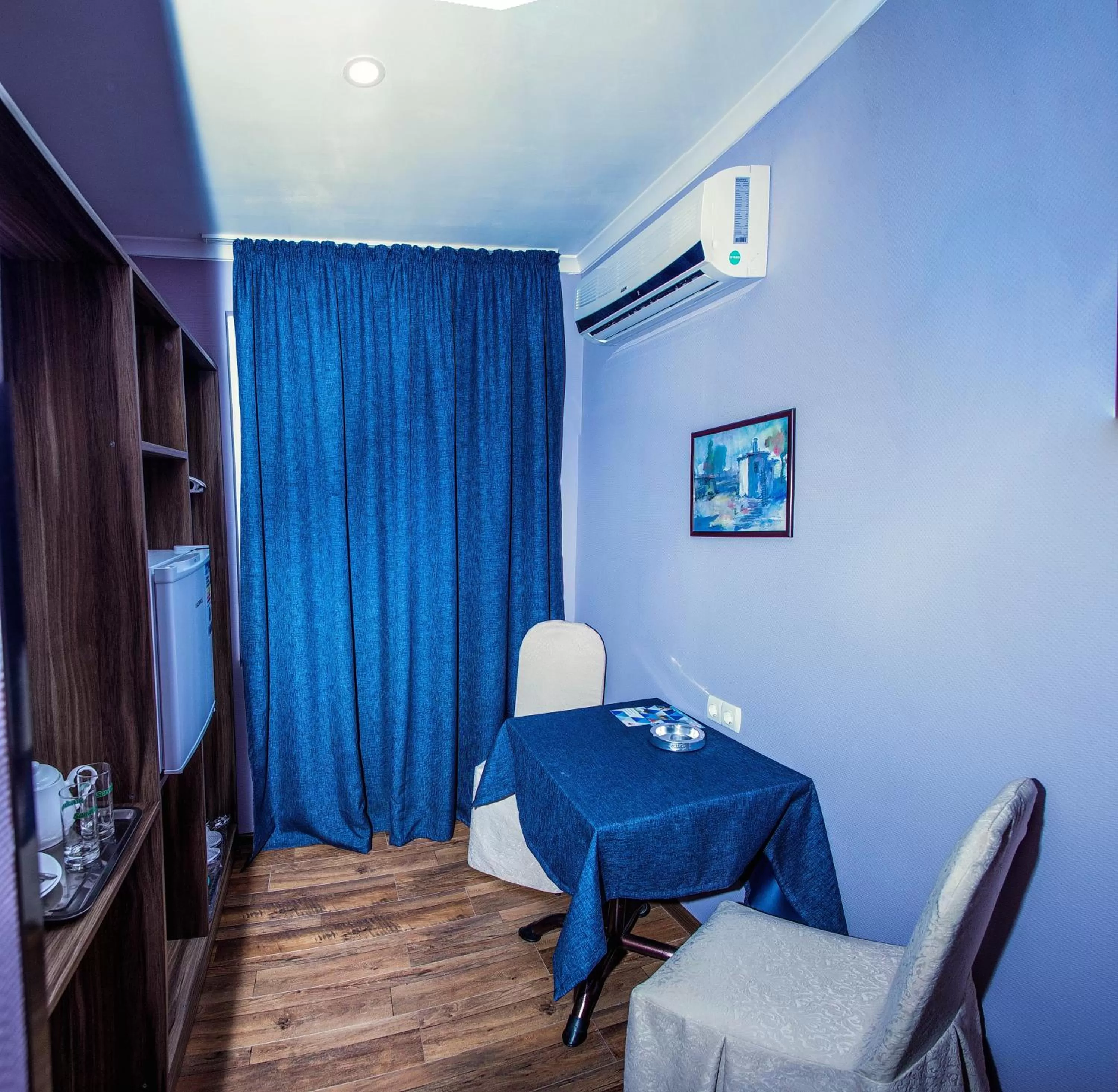 Seating area in Salut Hotel