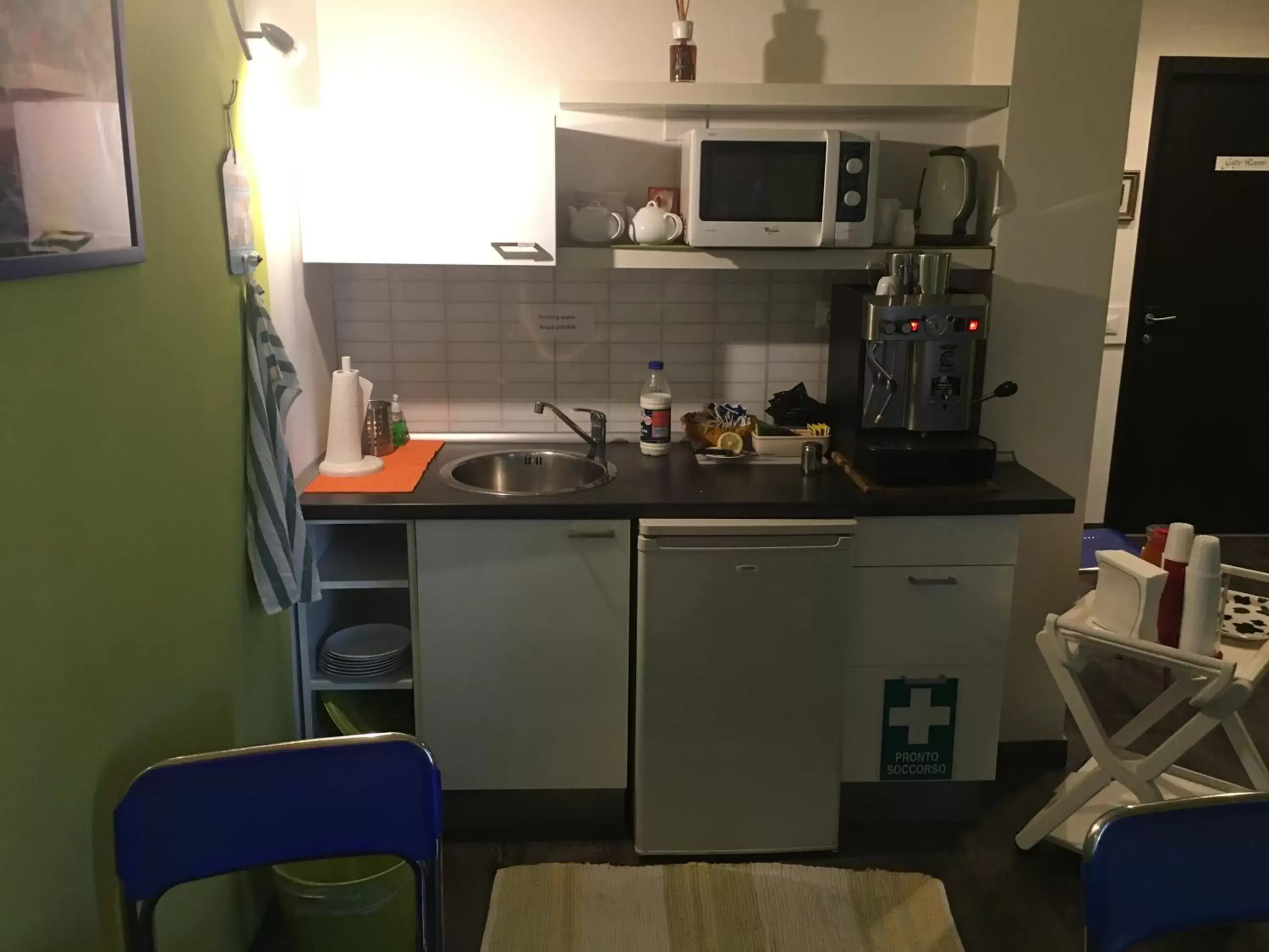 Communal kitchen, Kitchen/Kitchenette in Almi Rooms