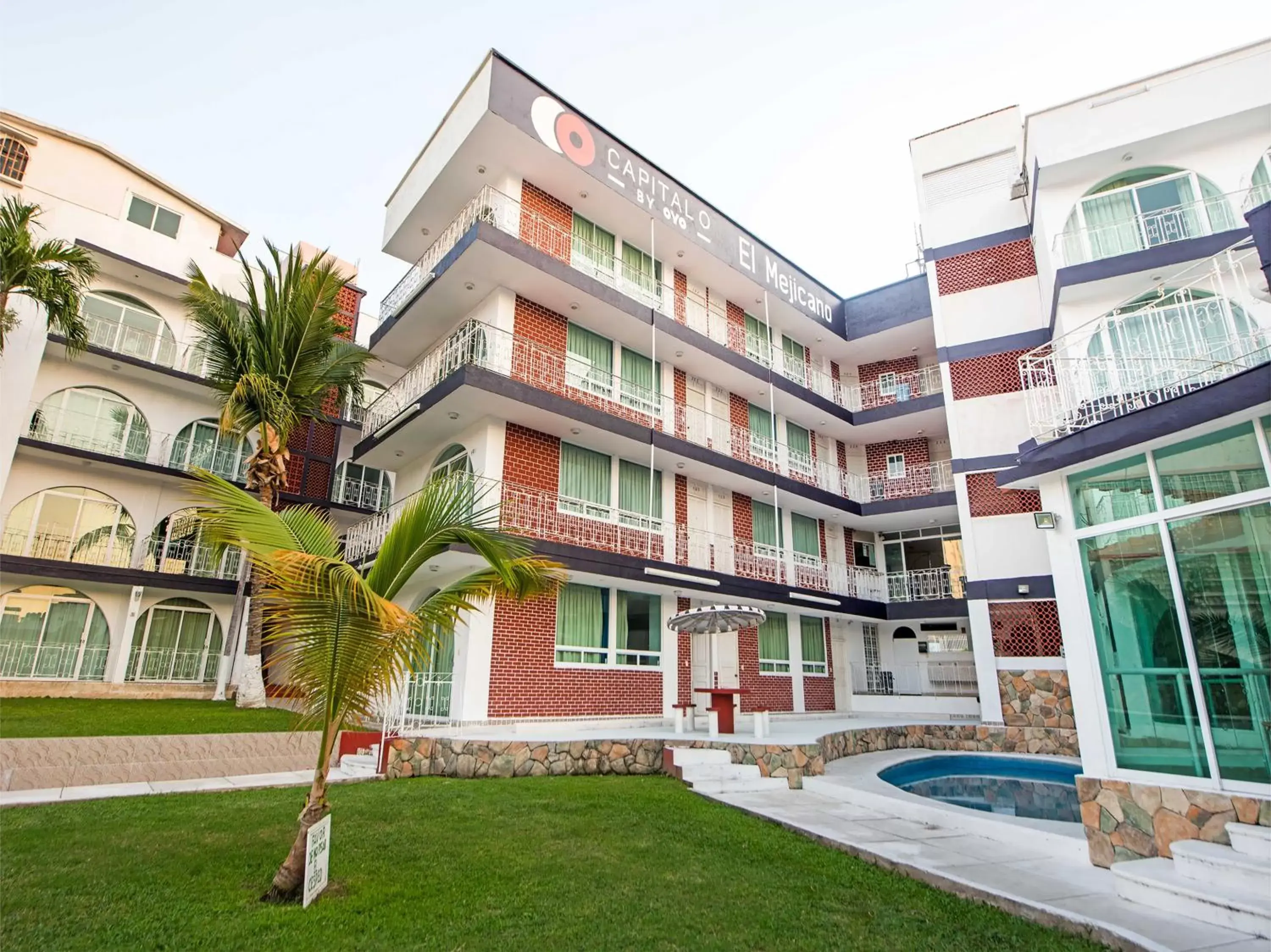 Property building in Capital O Hotel El Mejicano, Acapulco