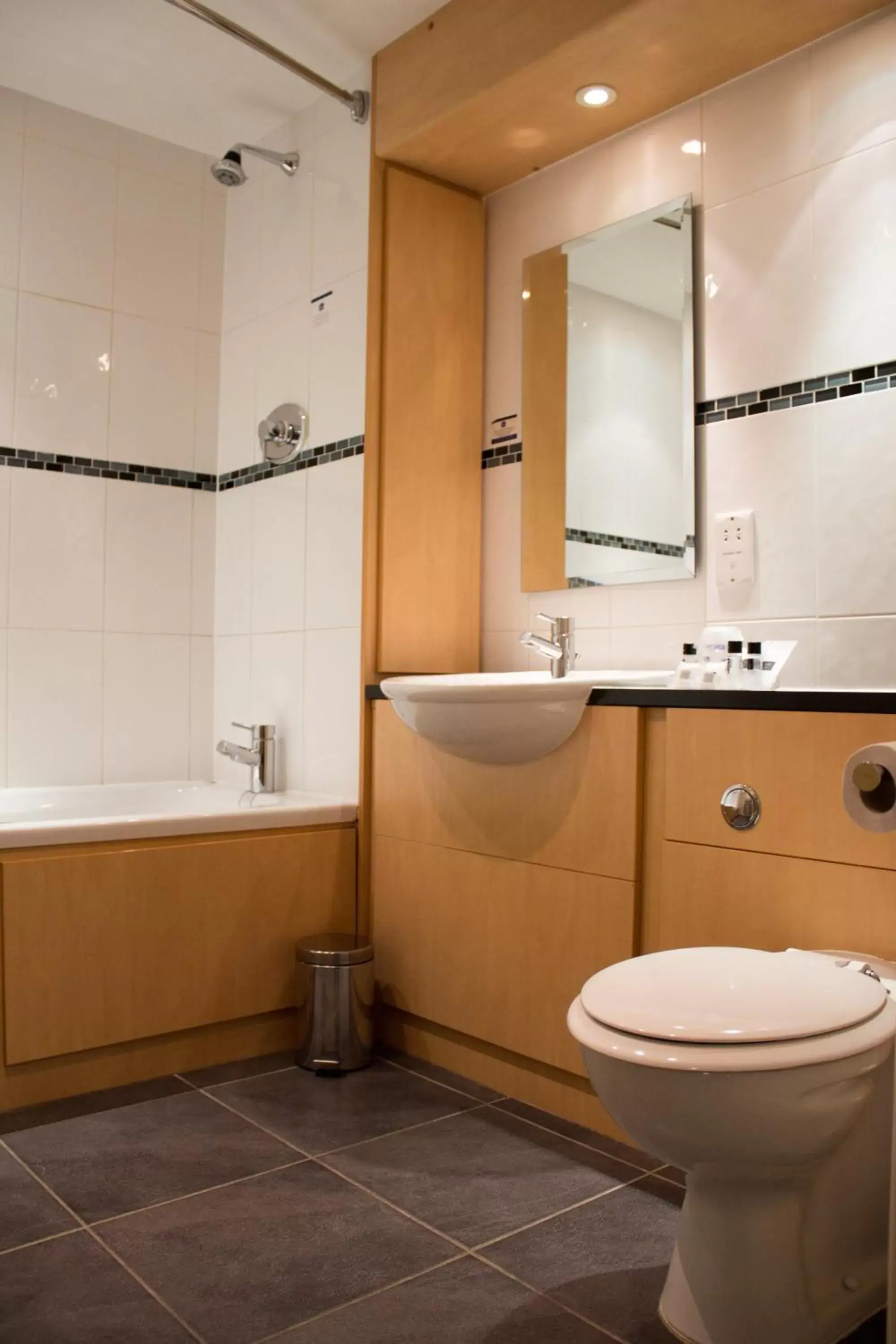 Seating area, Bathroom in Best Western Plus Ullesthorpe Court Hotel & Golf Club