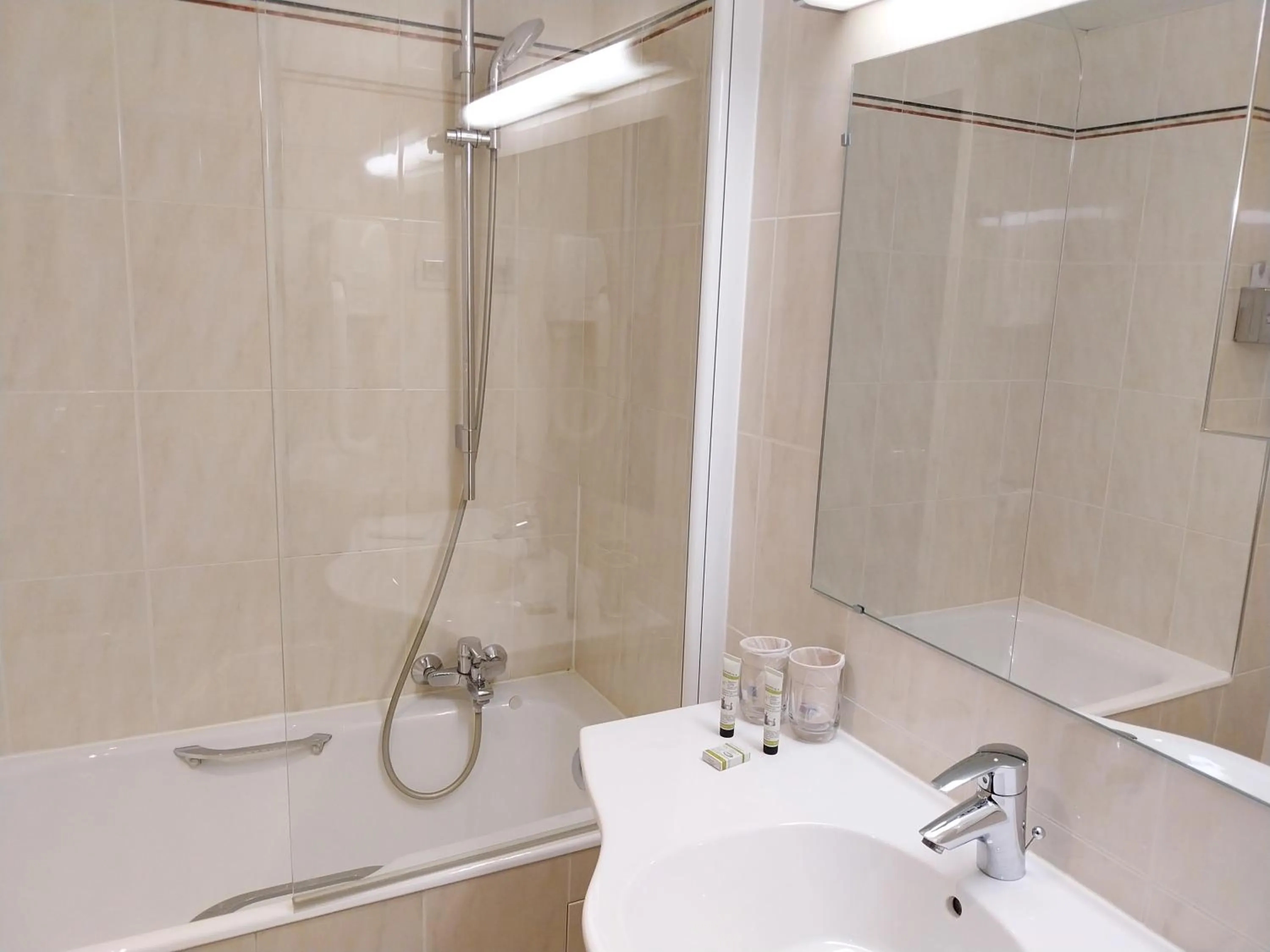 Bathroom in HOTEL ALISON