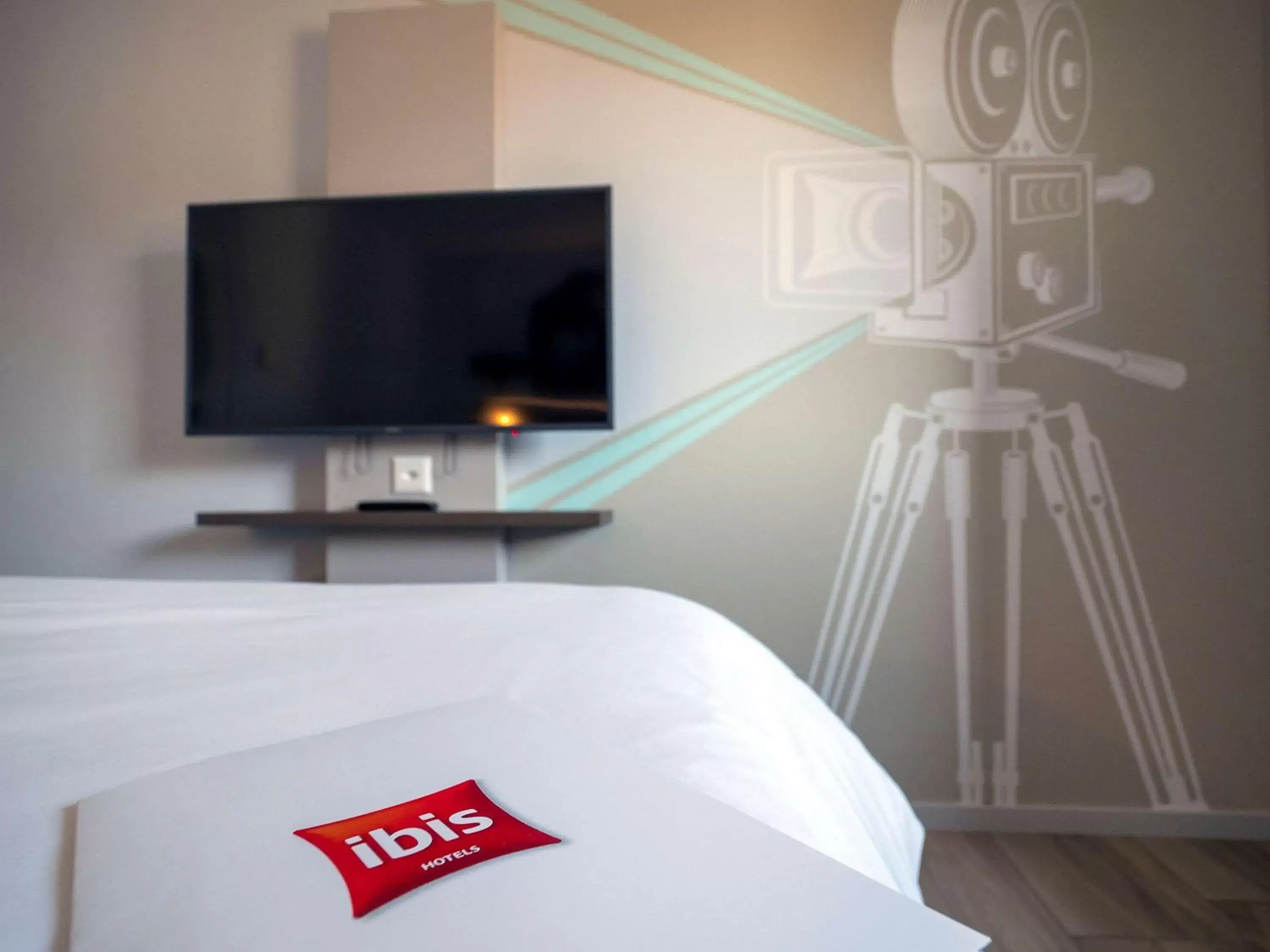 Bedroom, TV/Entertainment Center in ibis Locarno