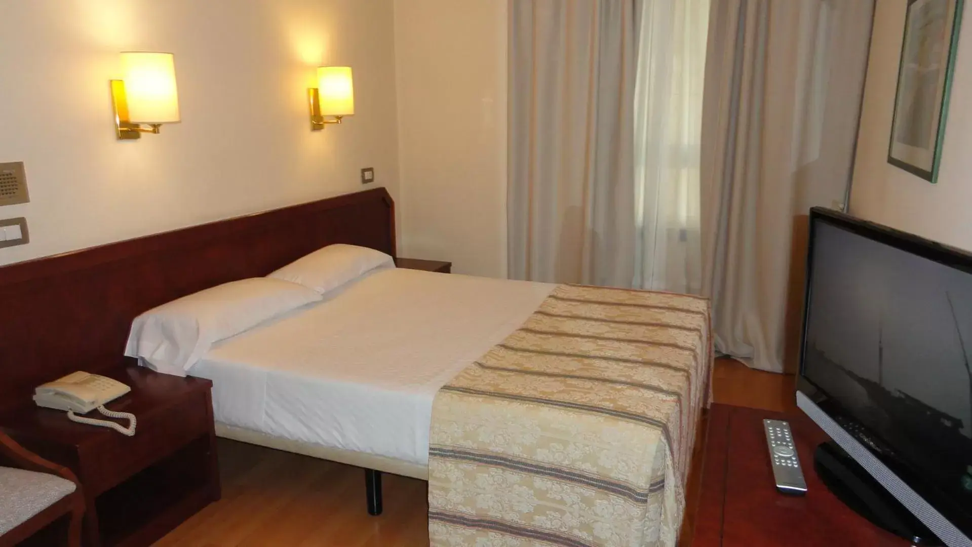 Bed in Hotel Compostela Vigo