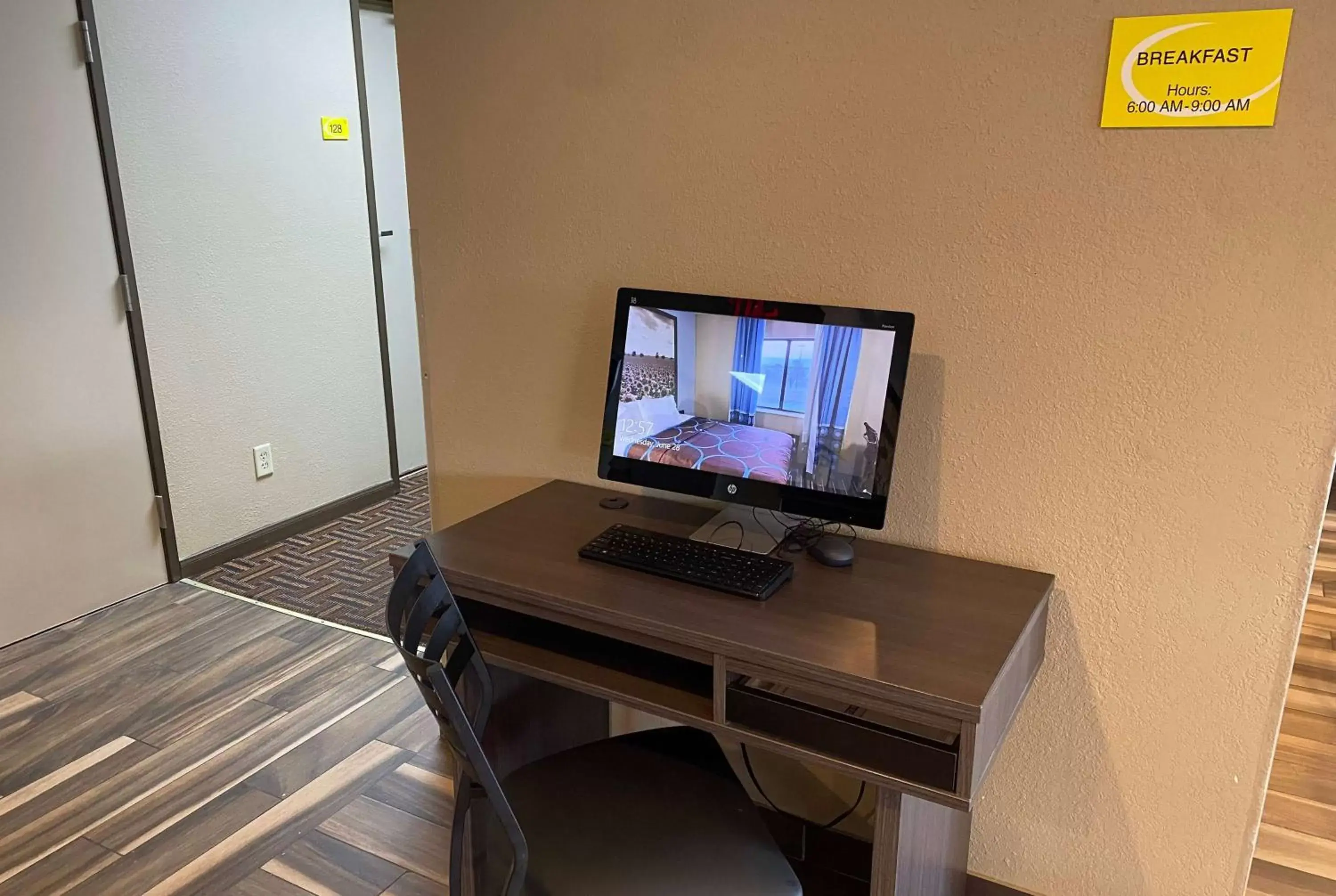Business facilities, TV/Entertainment Center in Super 8 by Wyndham Independence