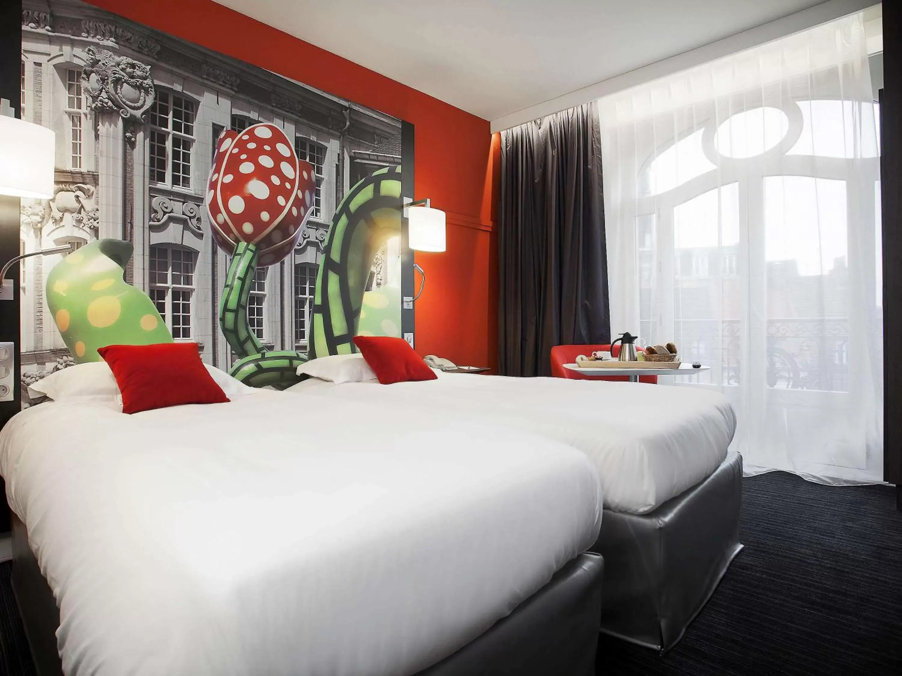 Photo of the whole room, Bed in Mercure Lille Centre Grand Place