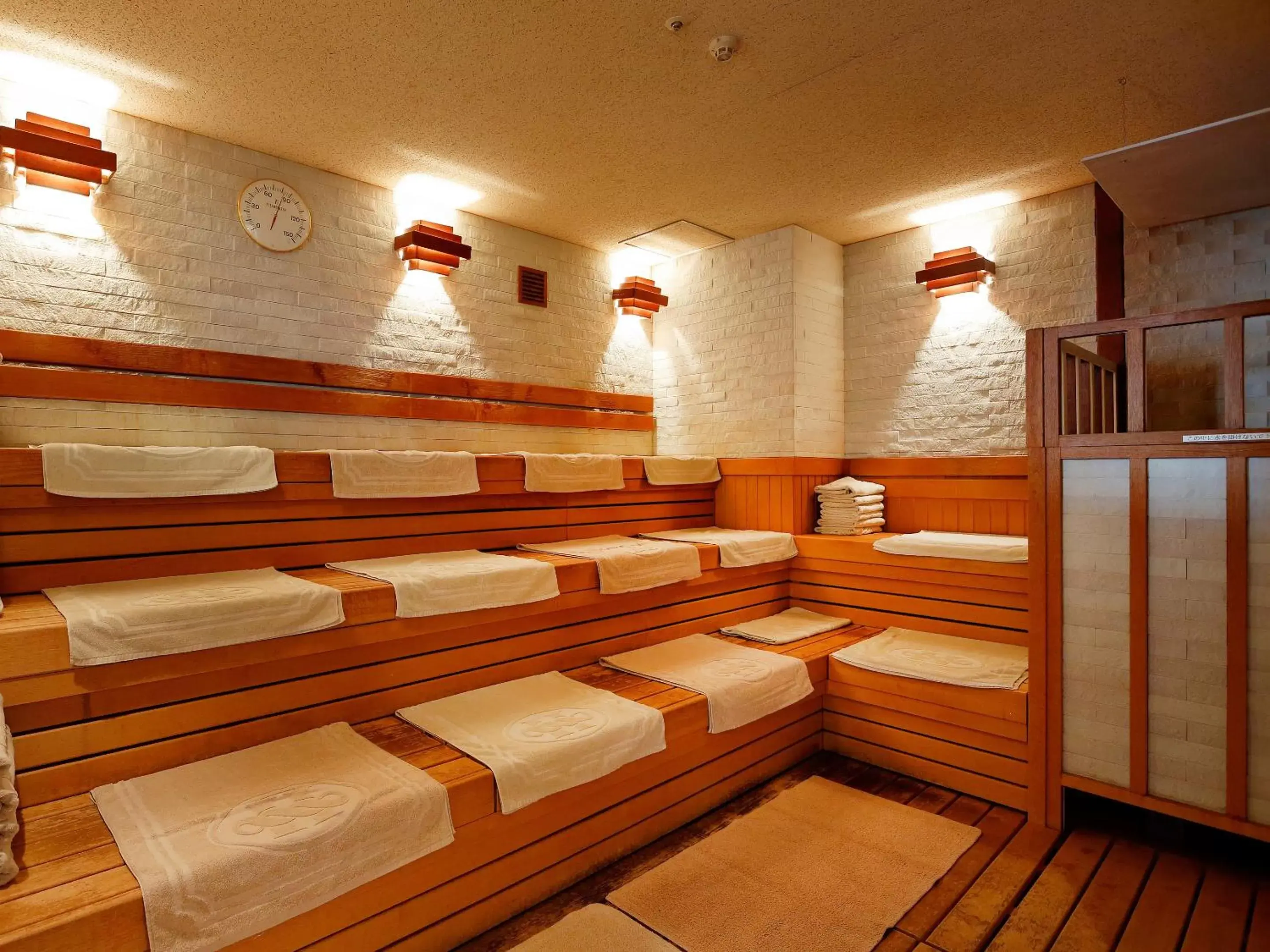 Sauna, Bed in Hotel Monterey Kyoto Sauna, Bed in Hotel Monterey Kyoto