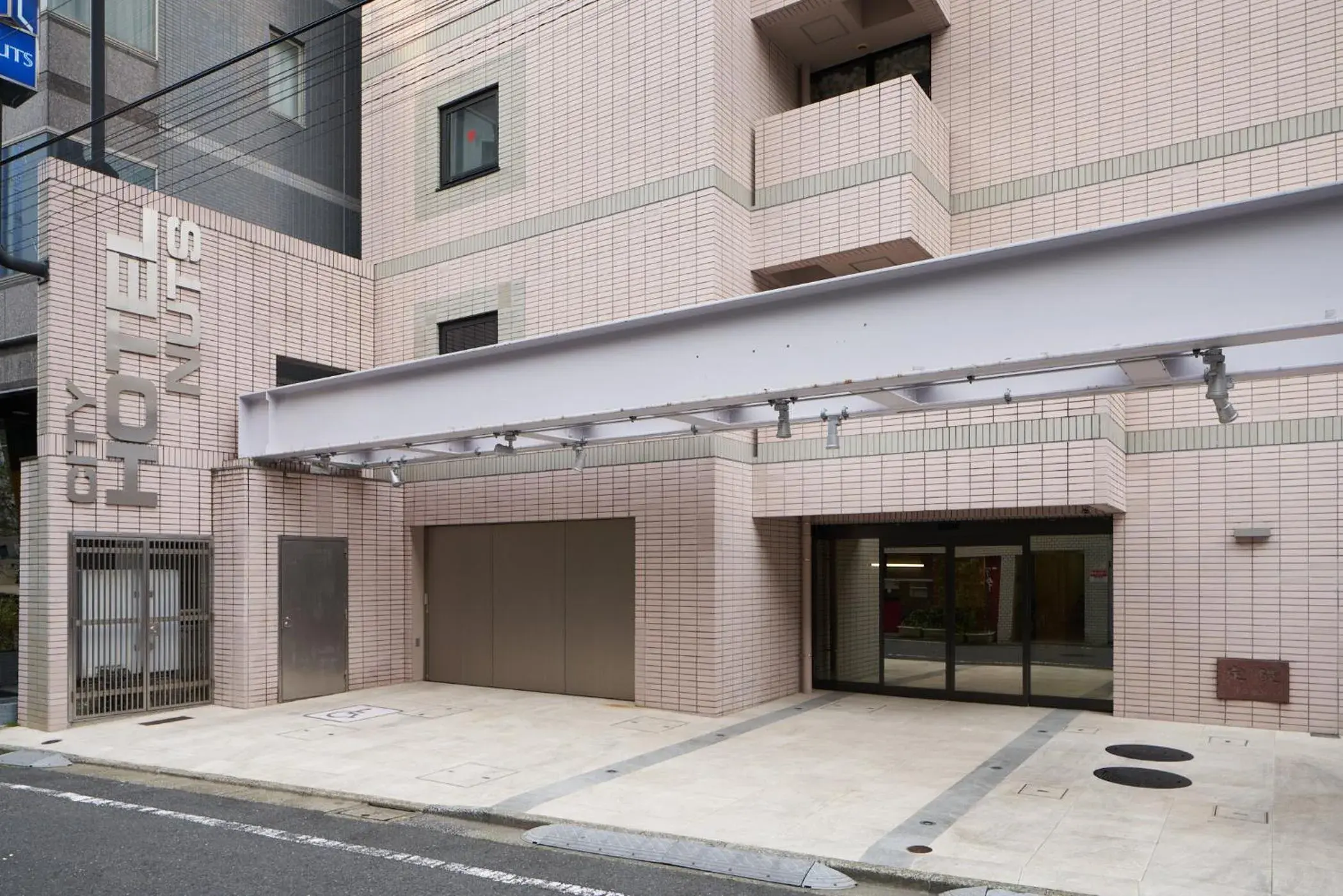 Property building in Shinjuku City Hotel N.U.T.S Tokyo