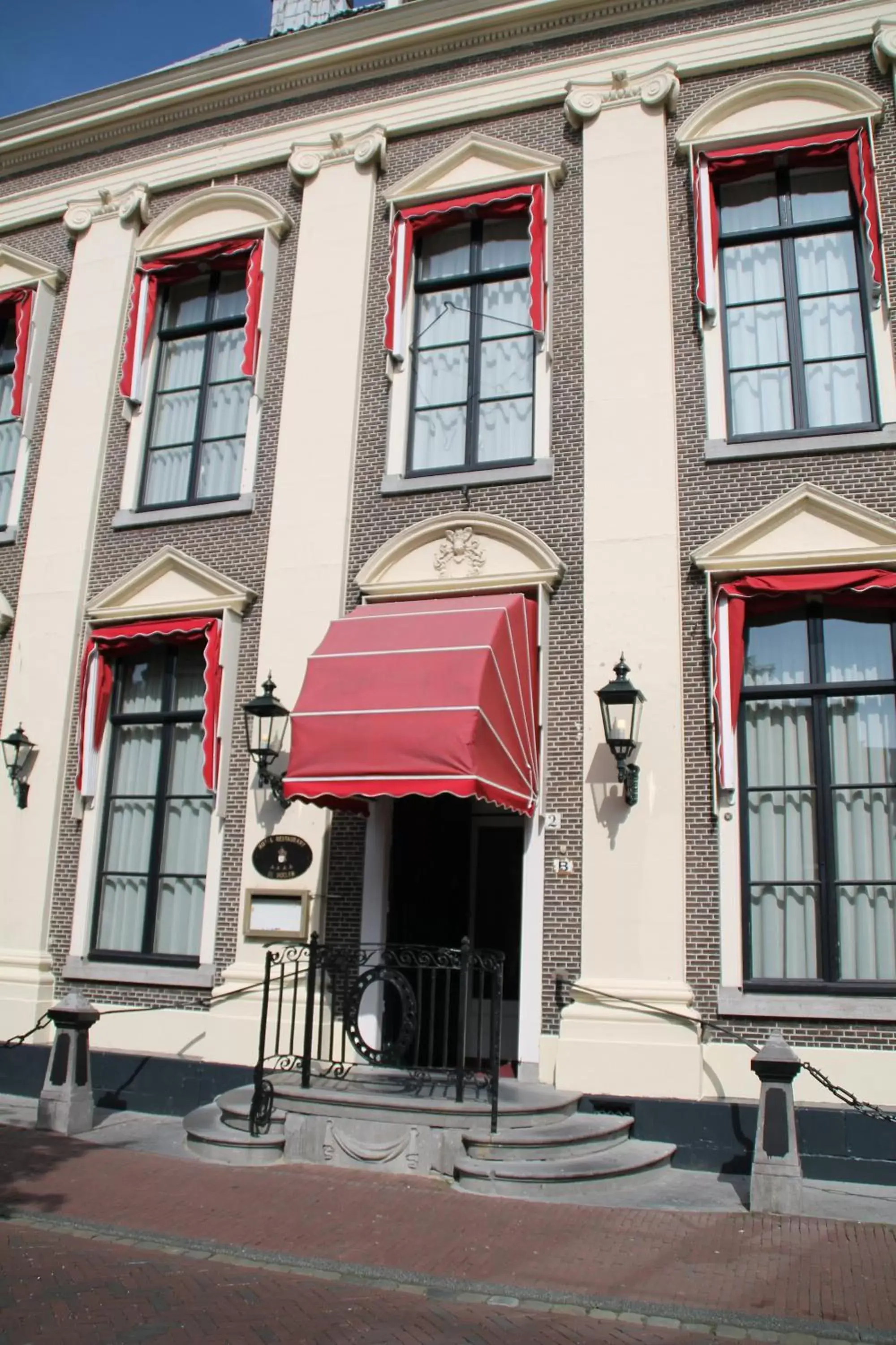 Facade/entrance, Property Building in De Doelen