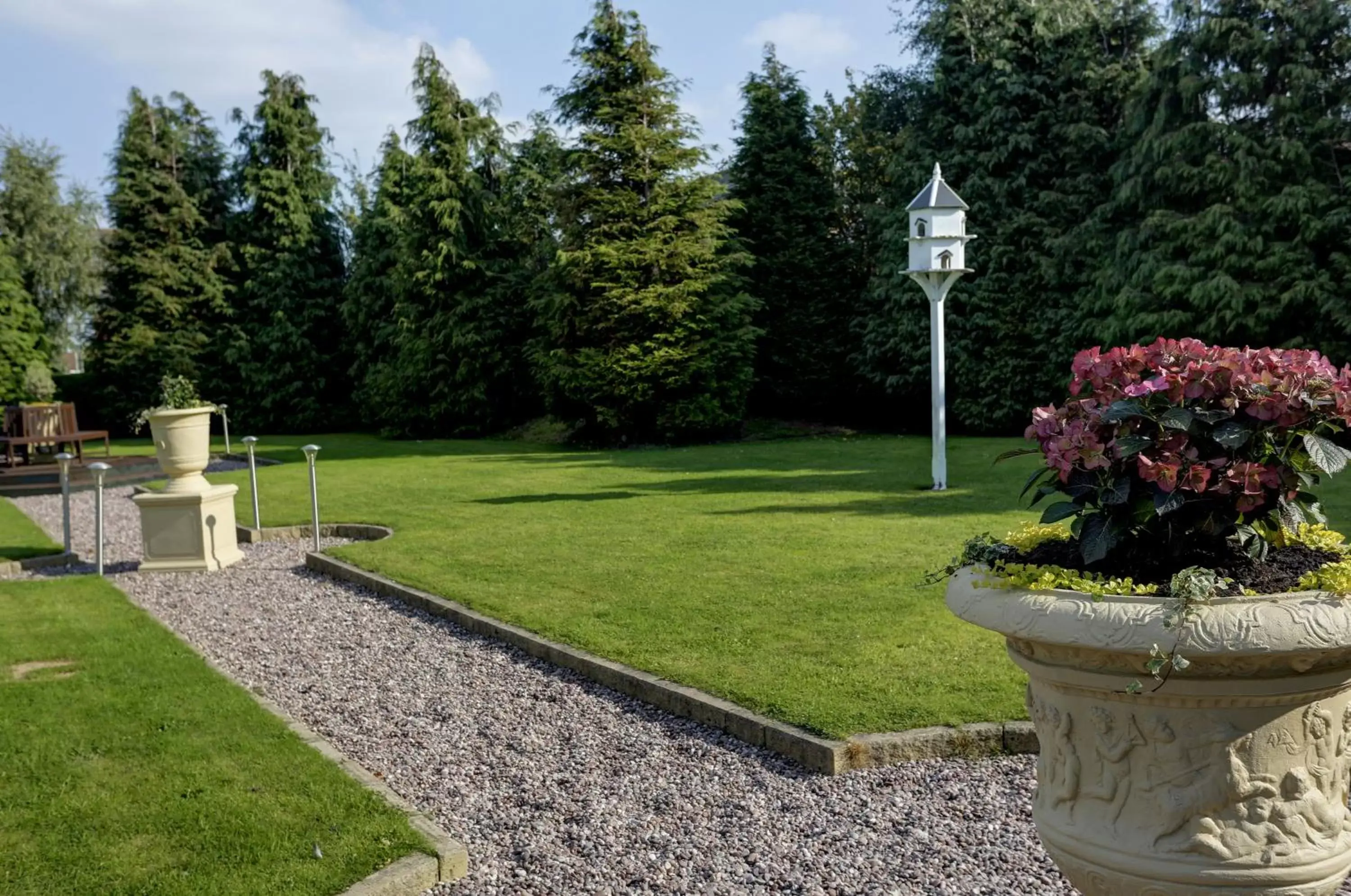 Garden in Widnes Halton Everglades Park Hotel