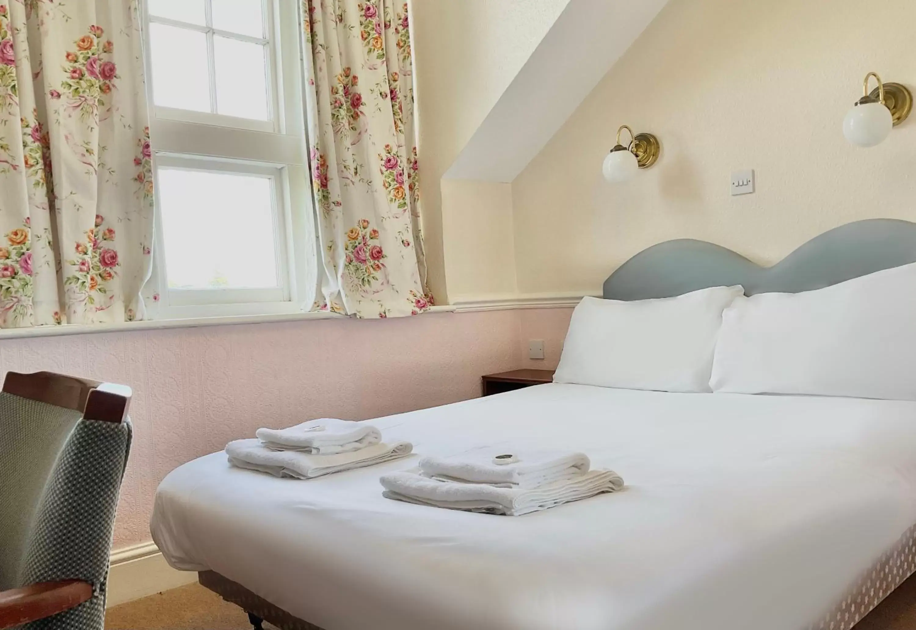 Bedroom, Bed in Ashton Court Hotel