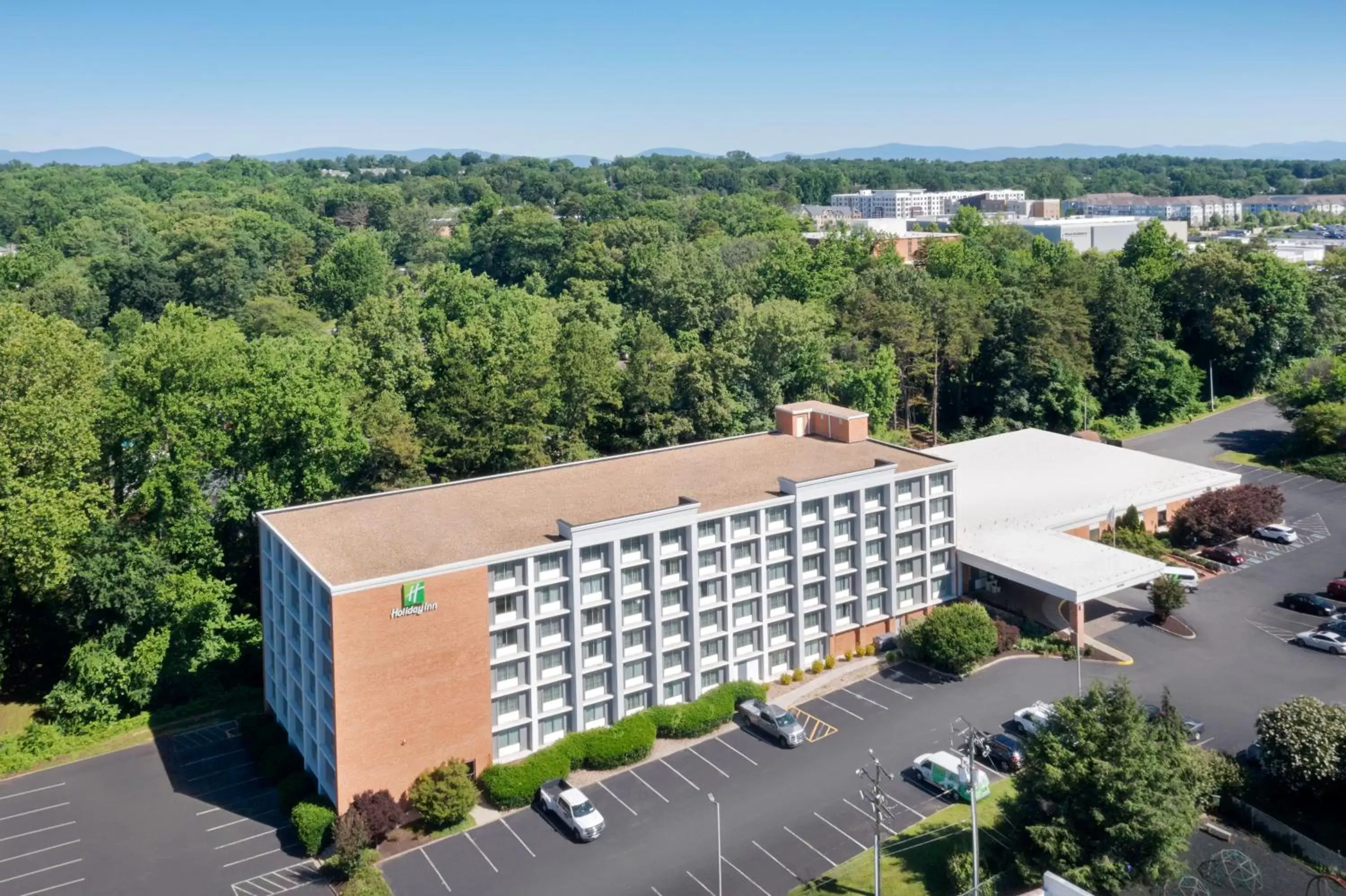 Property building, Bird's-eye View in Holiday Inn University Area Charlottesville, an IHG Hotel