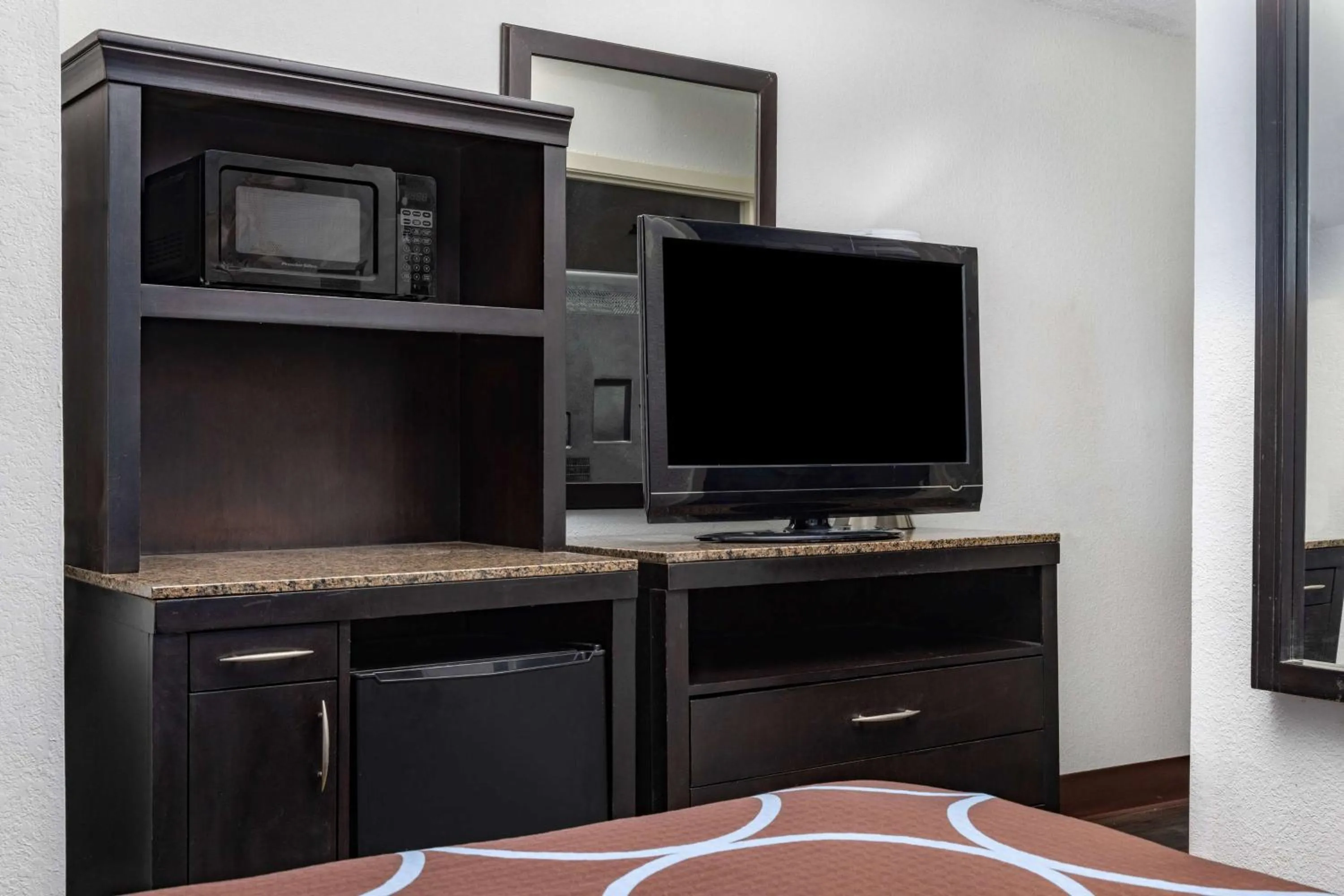 Photo of the whole room in Super 8 by Wyndham Pensacola