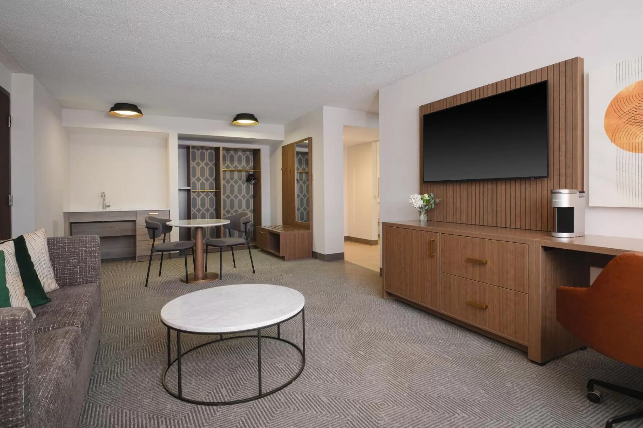 Photo of the whole room in Holiday Inn Chicago O'Hare - Rosemont by IHG