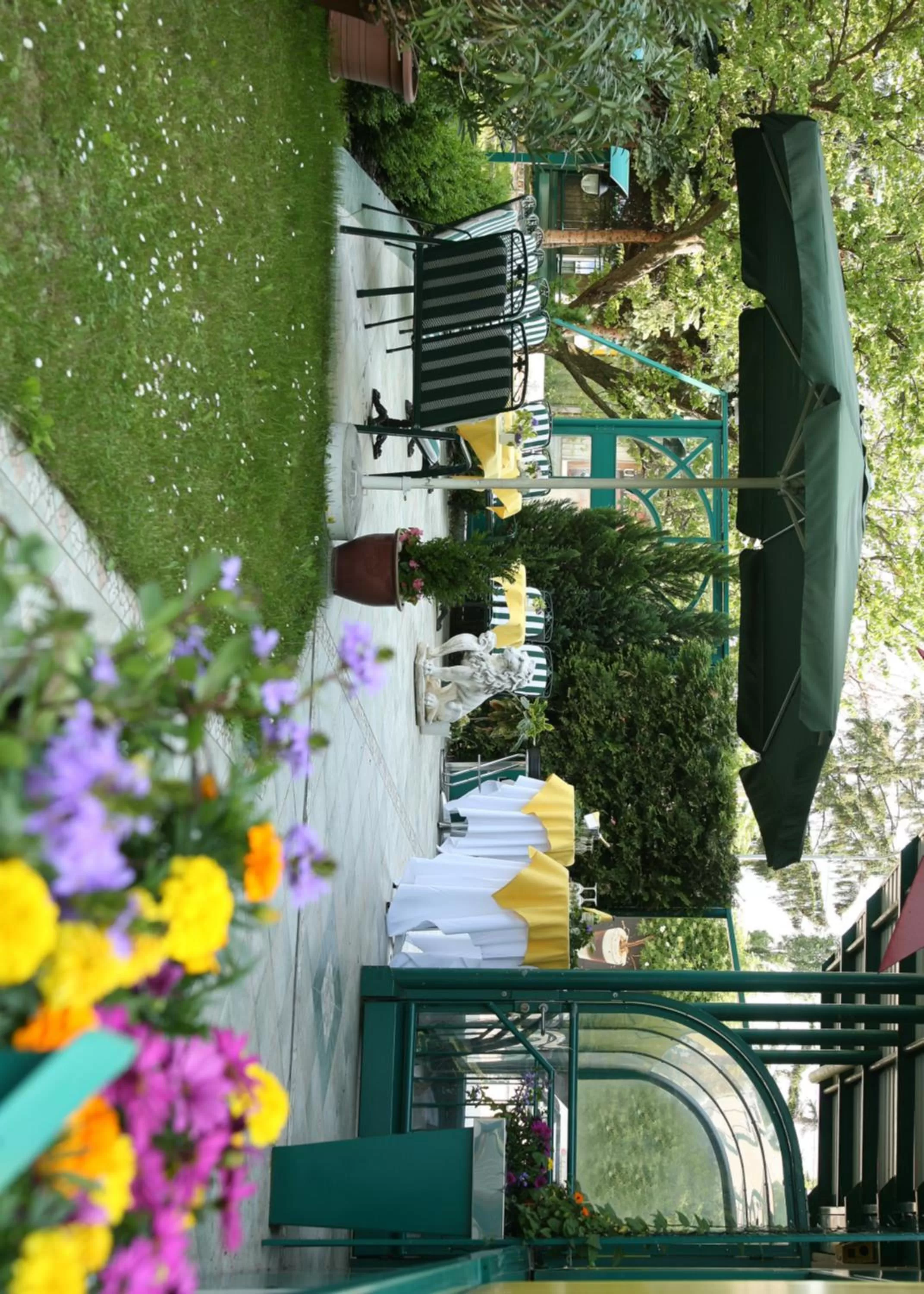 Garden in Hotel Asperner Löwe