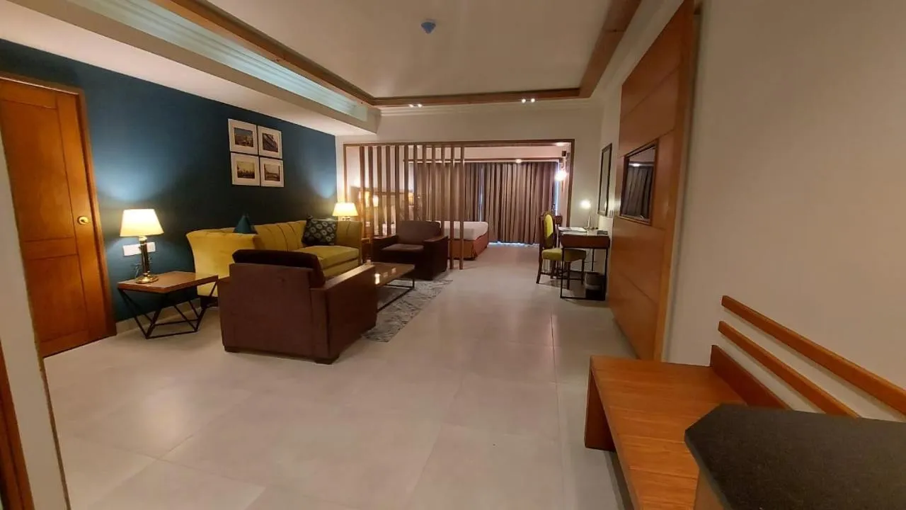 Regent Plaza Hotel & Convention Center