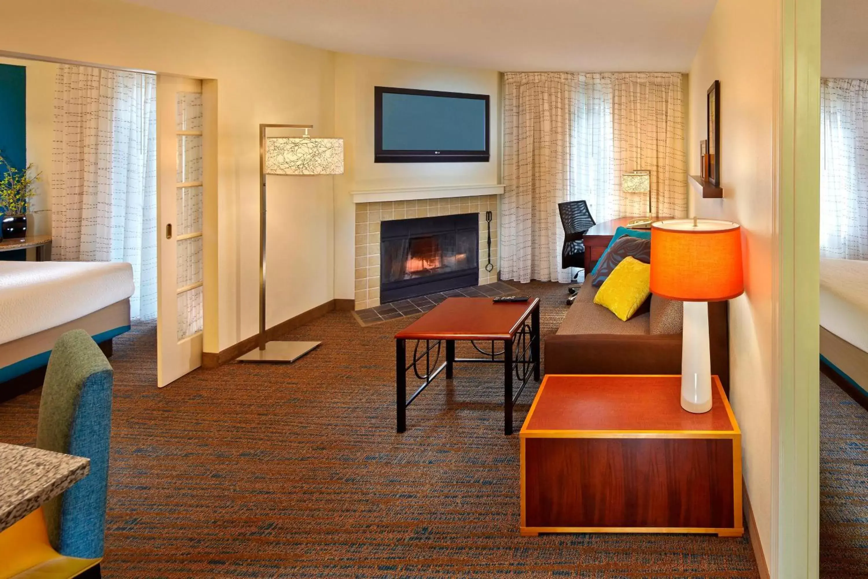 Living room, TV/Entertainment Center in Residence Inn Boston Tewksbury/Andover