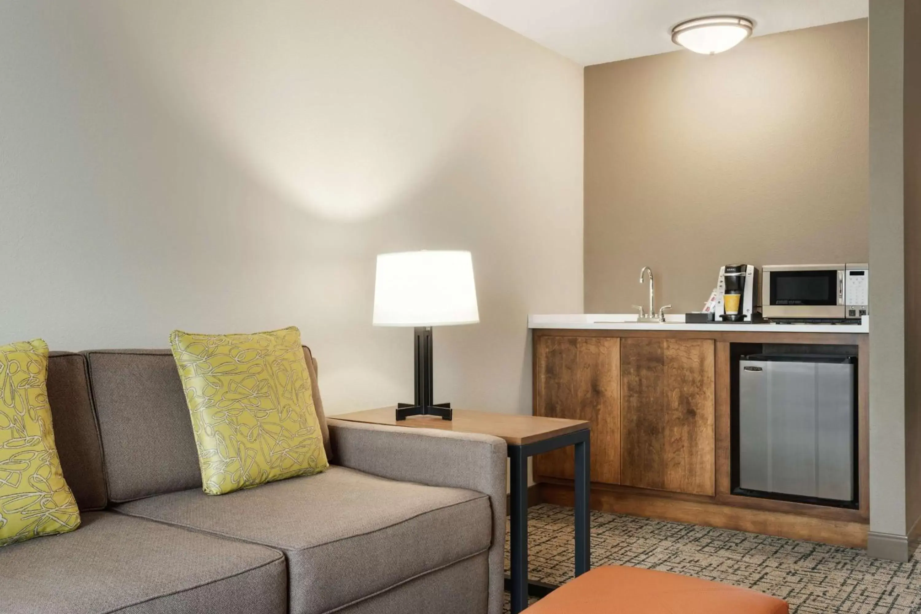 Living room, Seating Area in Hilton Garden Inn Dubuque Downtown