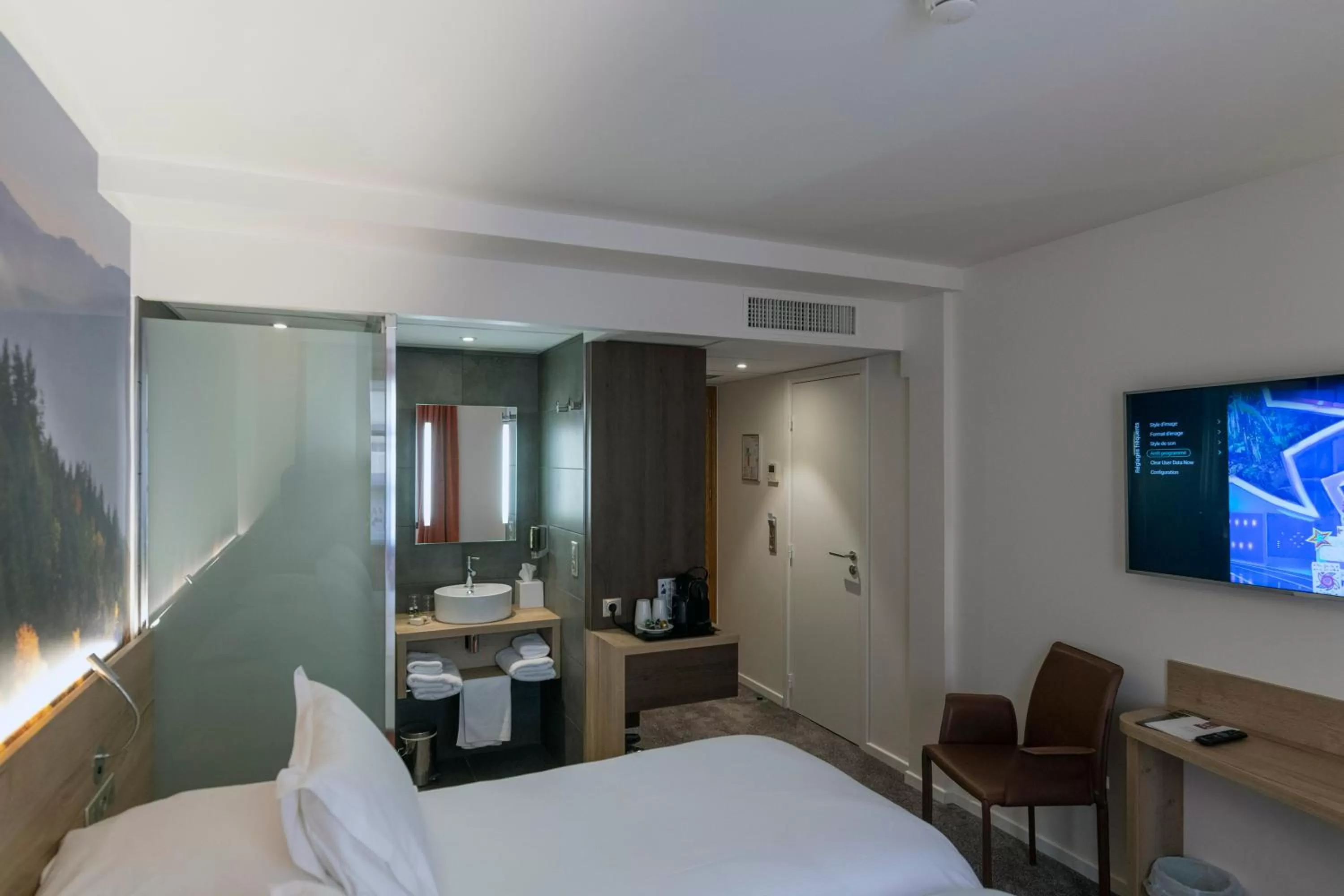 TV and multimedia, Bed in Hotel KLE, BW Signature Collection